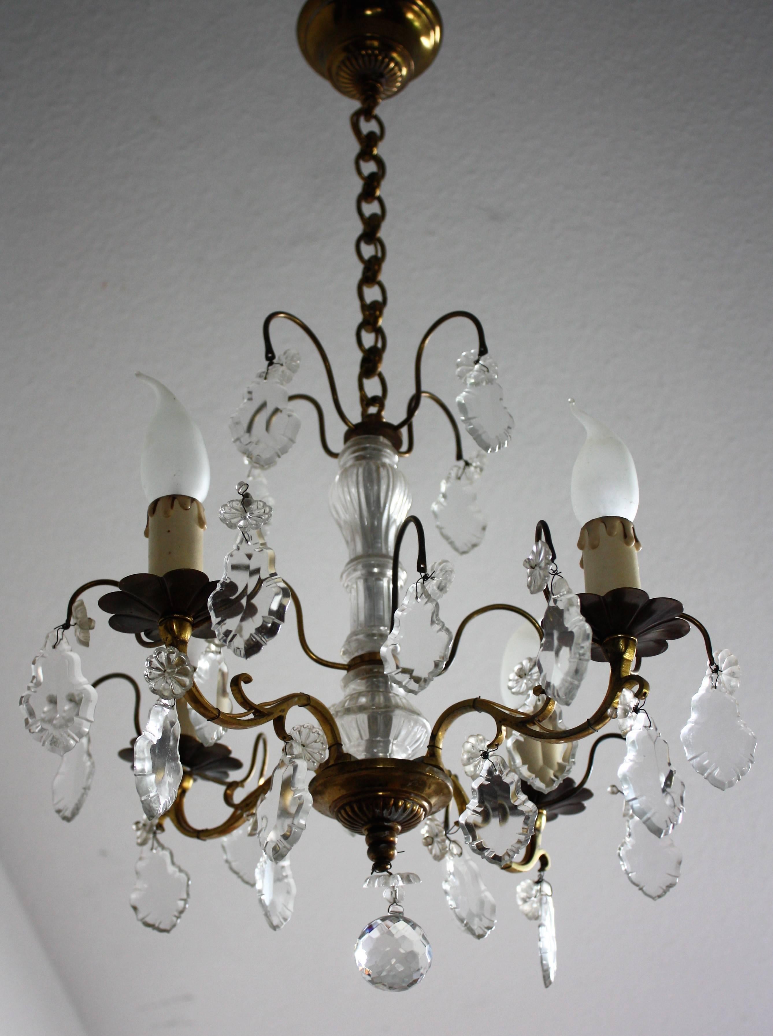 French Chandelier in Louis XVI Style Brass and Cut Crystal, circa 1930s In Good Condition In Wiesbaden, Hessen