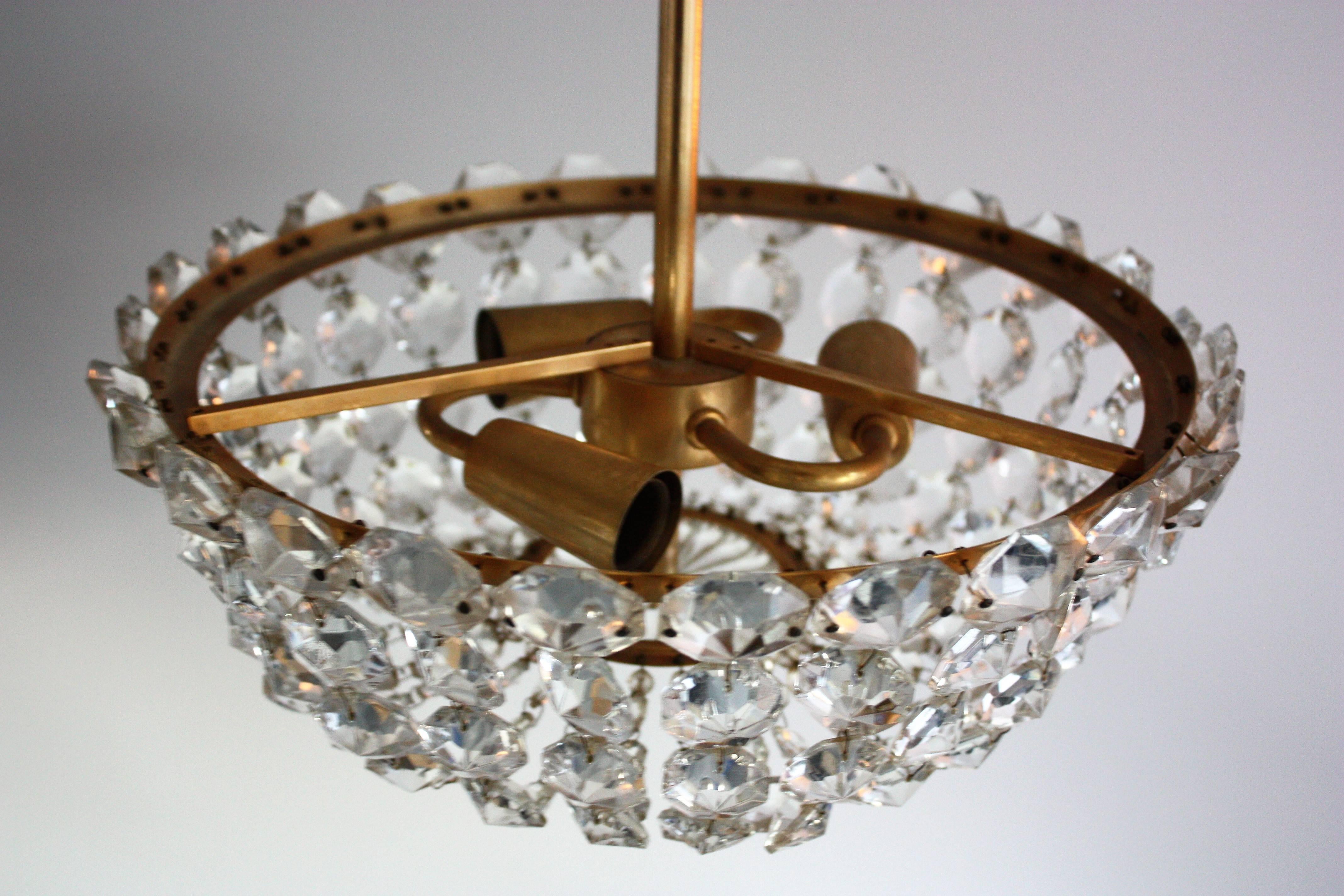 Mid-20th Century Fine Brass and Crystal Chandelier by Bakalowits & Soehne, Austria, circa 1960s