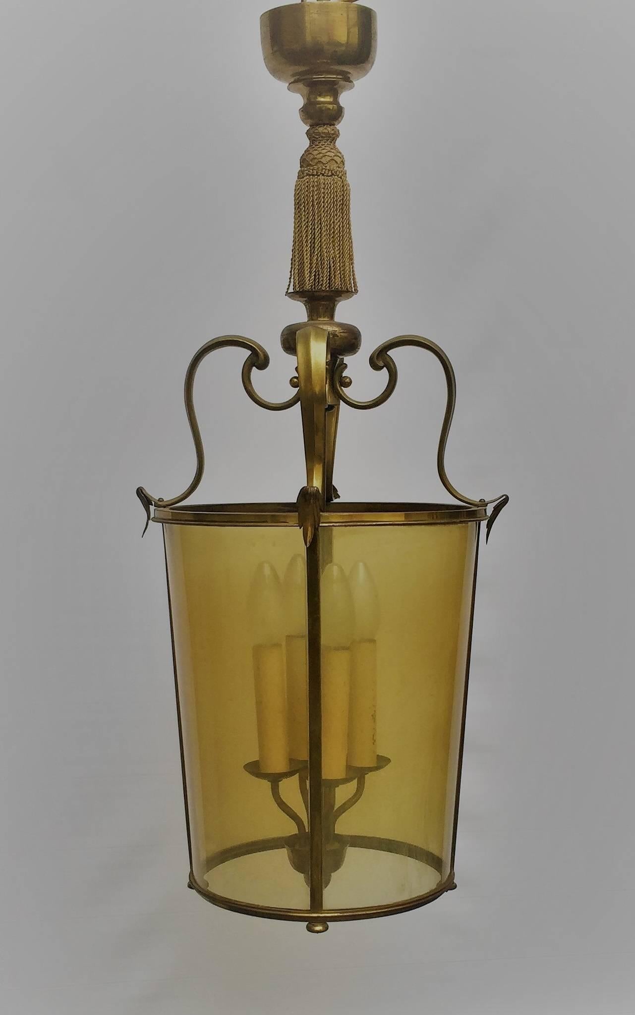 Beautiful and large four-light brass and amber color plastic inserts lantern, France, circa 1950s.
Socket: four x e14 (for standard screw bulbs).
Excellent condition.
