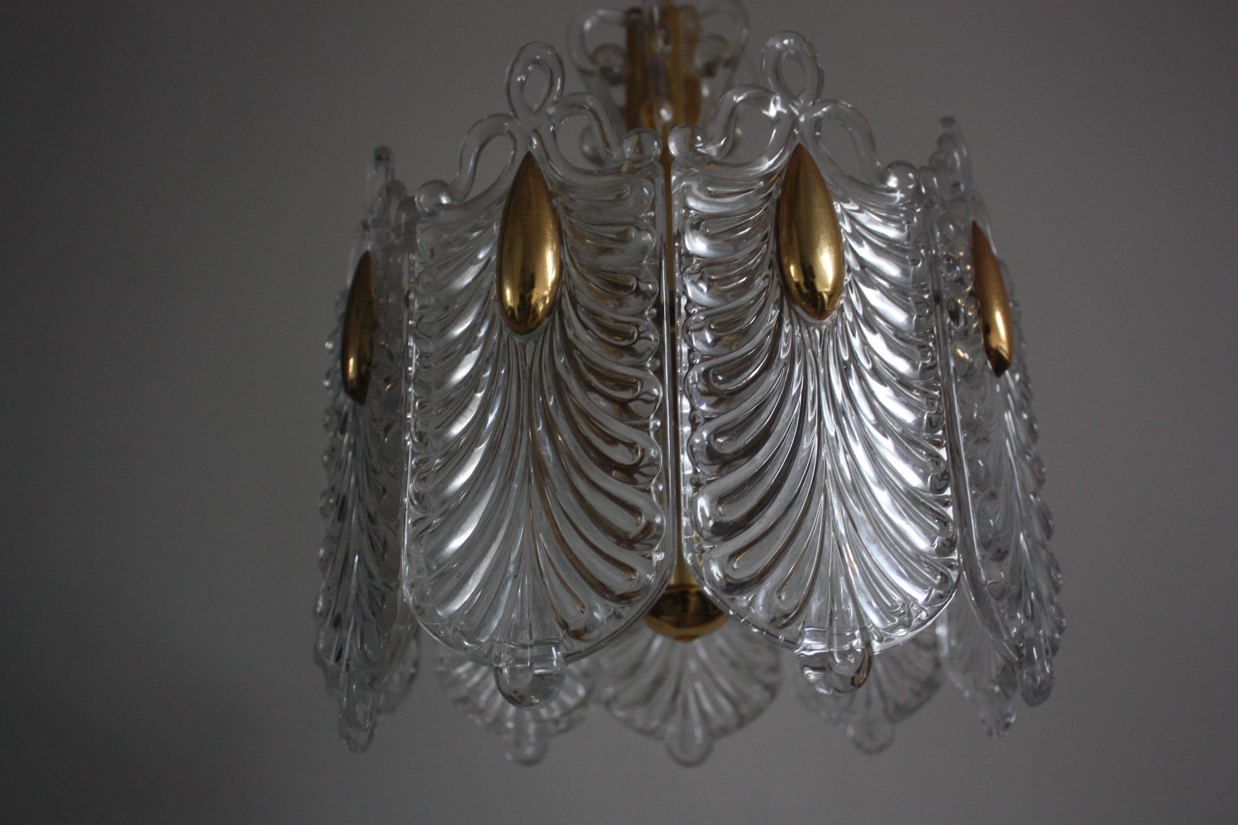 Fine Mid-Century Gilt Brass and Glass Chandelier by Kaiser, Germany, circa 1960s In Excellent Condition In Wiesbaden, Hessen