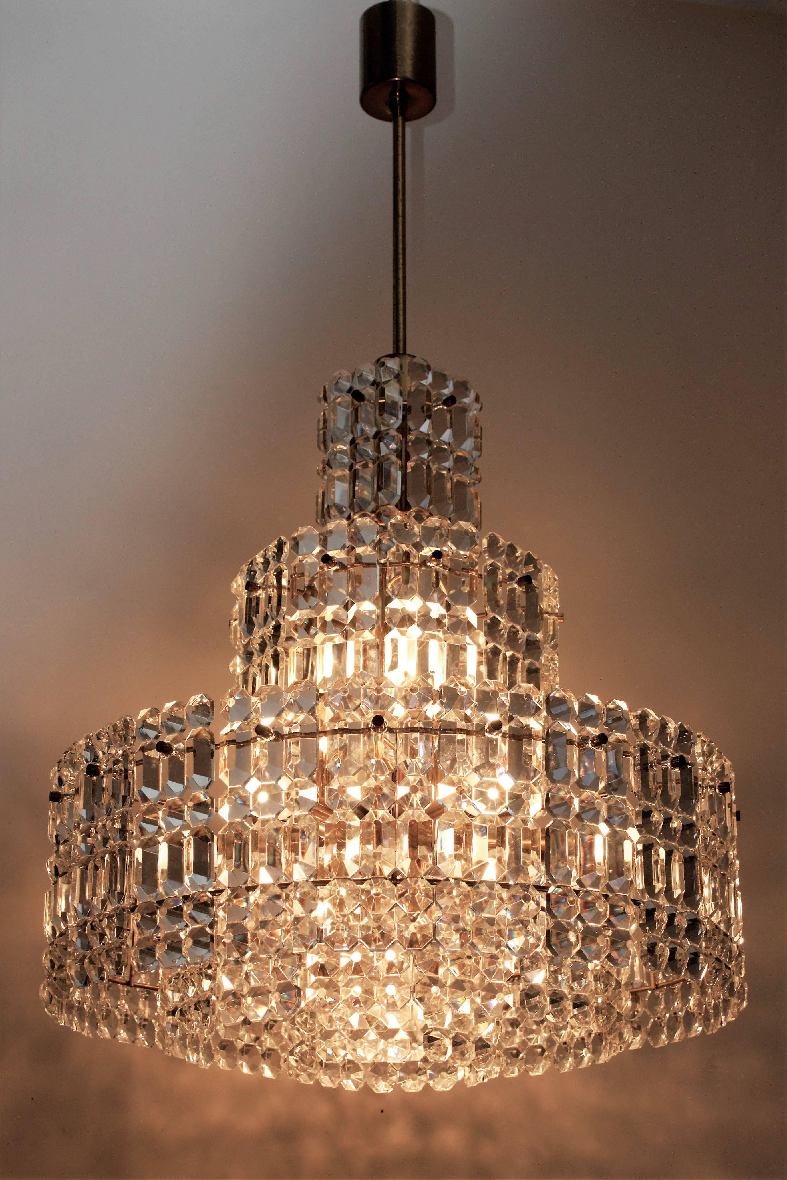 Stunning Mid-Century Modern, elegant, high quality ten-light crystal chandelier by Kinkeldey,
Germany, circa 1960s.
Geometric crystal plates in two sizes on the polished brass frame.
Socket: Nine x E14 and one x E27 (Edison) for standard screw