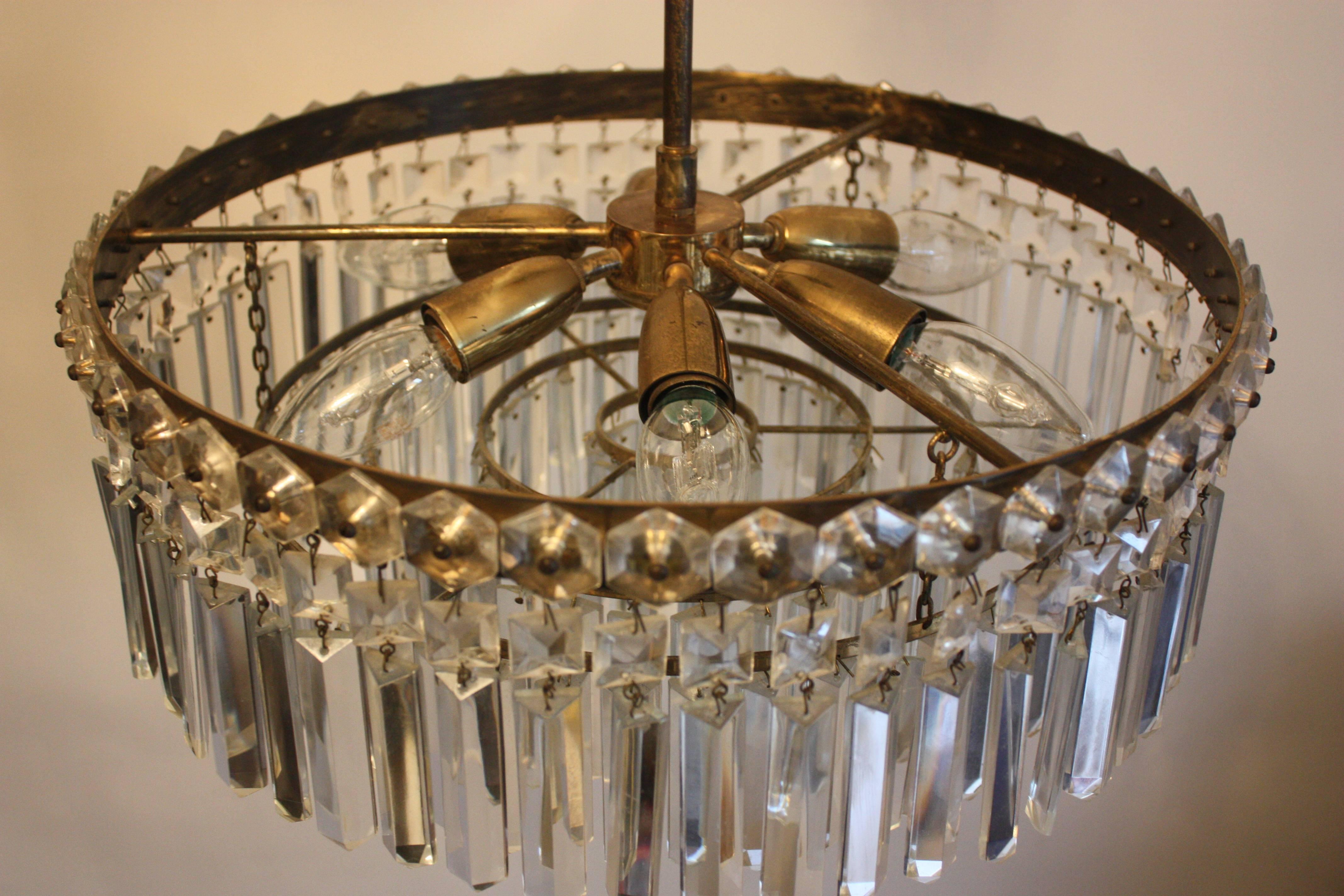 Elegant Brass and Crystal Chandelier attr. to Bakalowits, Austria, circa 1960s In Excellent Condition In Wiesbaden, Hessen