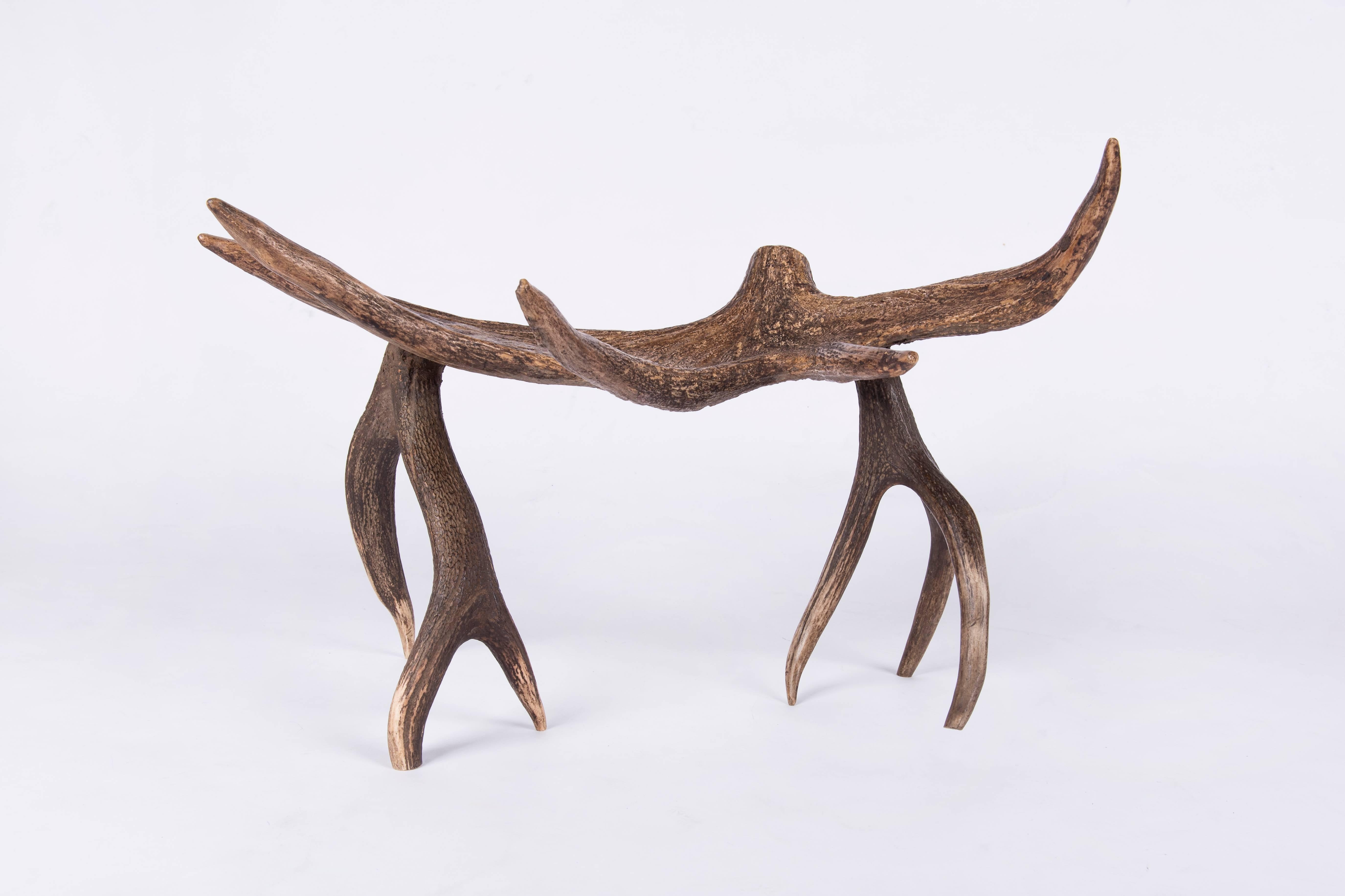 Exceptional design deer antler ottoman. A rustic piece which can be matched with a modern design ideal for a mountain cottage.
The antler was treated with an incolor wax,
France, 1980.