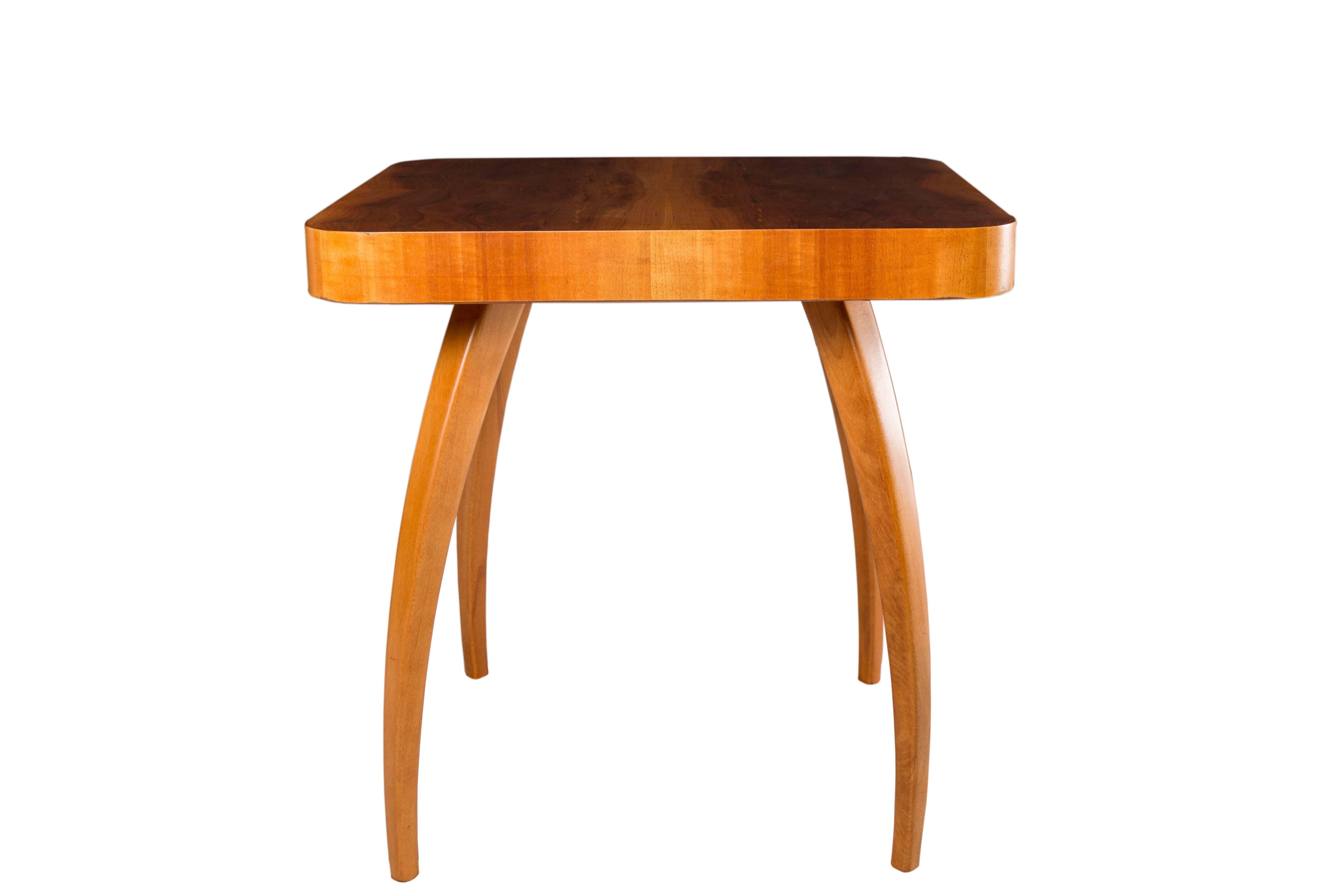 Designed by Jindrich Halabala in the 1940s this coffee table was popularly called the Spider because of its shape. The walnut veneer is restored with handmade french polish. Very elegant model. Can be used as an end table as well.
J. Halabala