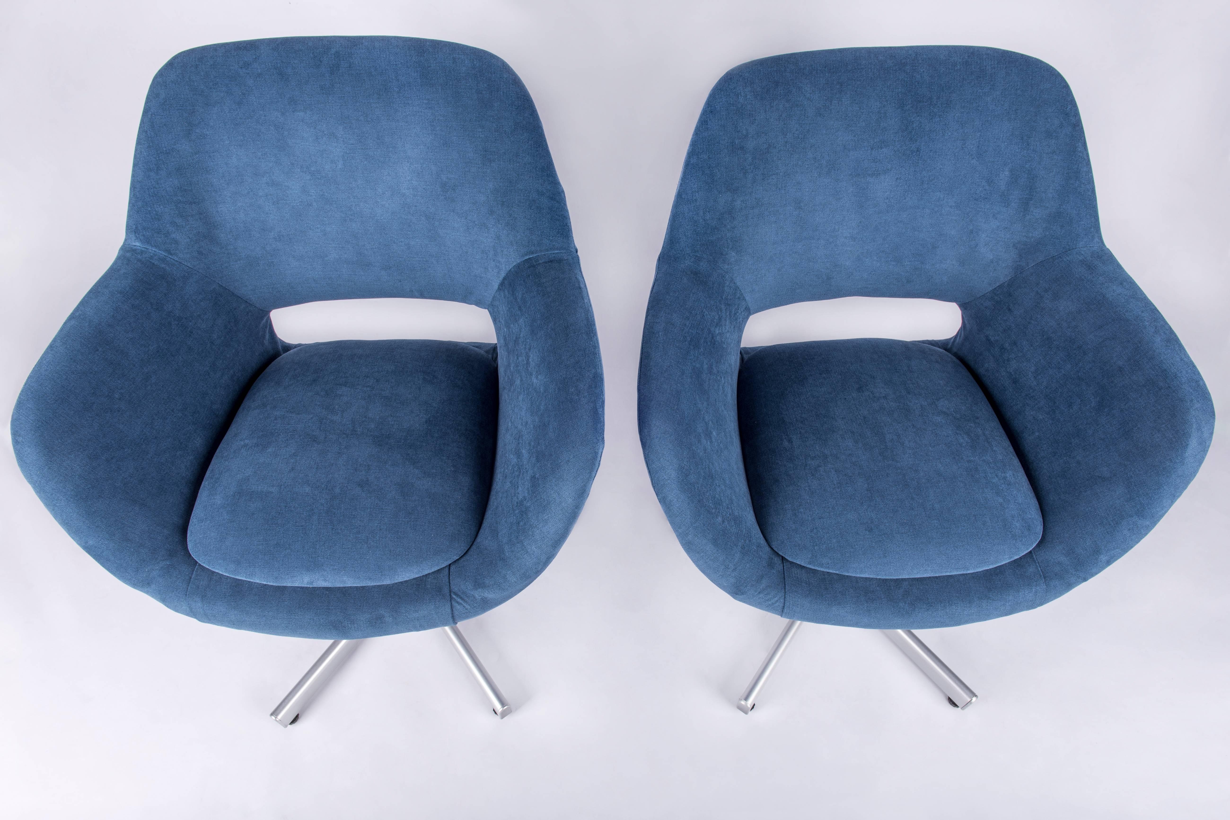 Mid-20th Century Pair of 1960s Swivel Chairs For Sale
