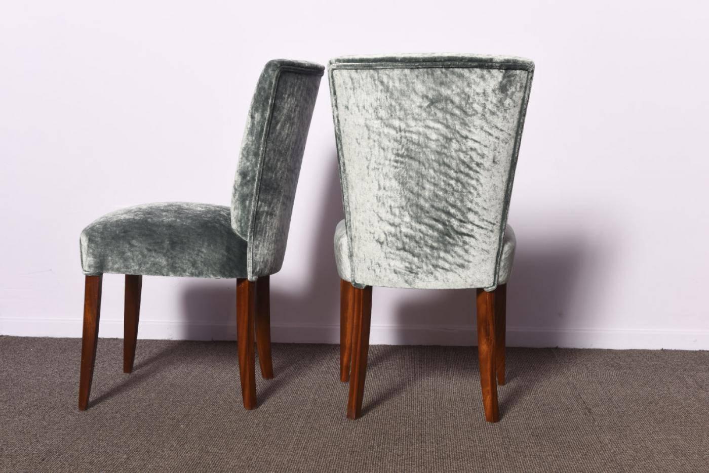 Set of three Art Deco dining chairs. One with arms. Mahogany frame and silvered blue velvet upholstery.
The chairs were completely restored, repolished, refurbished and reupholstered with silvered blue velvet.
1930, France.