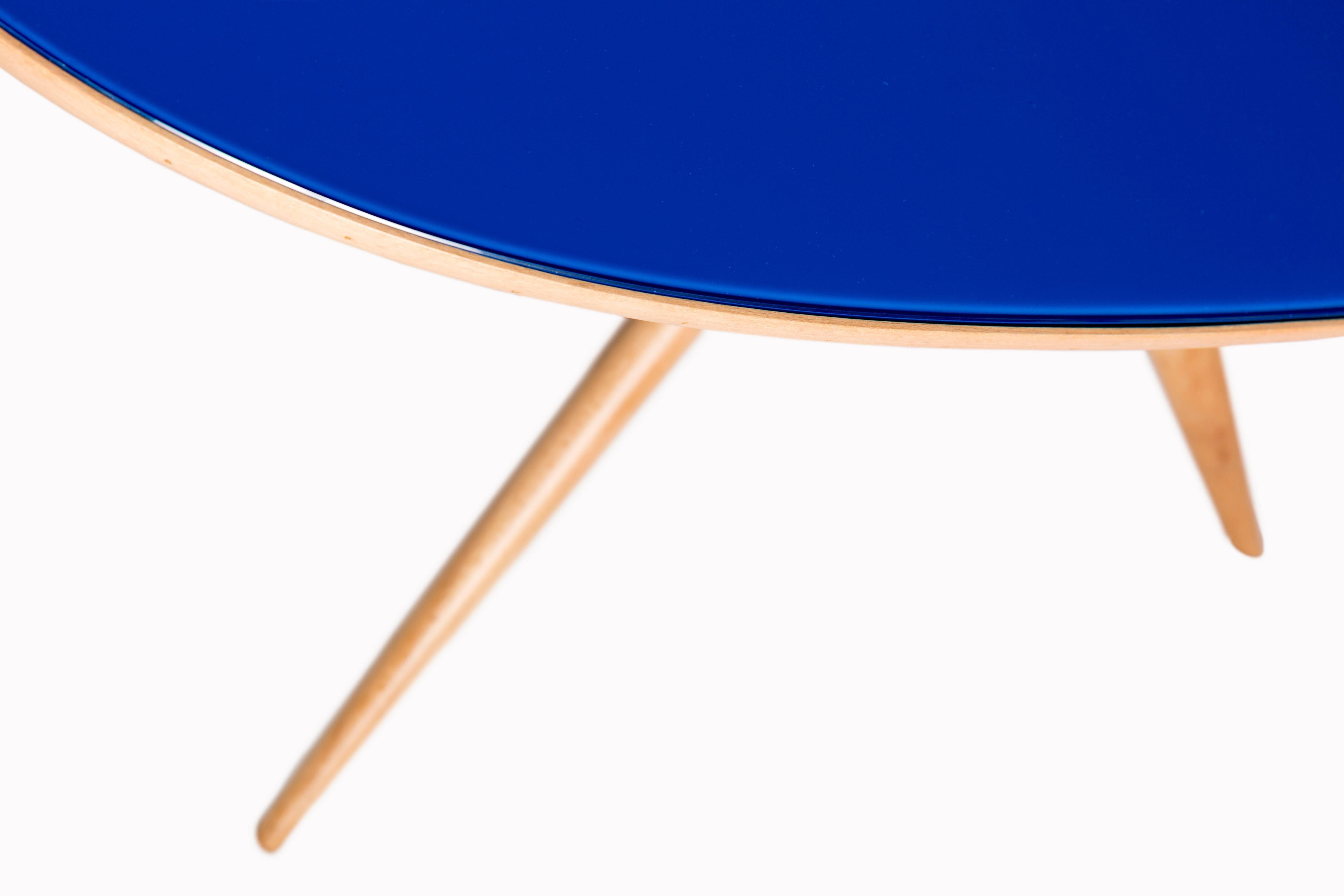 Birchwood dining or center table in the manner of Ico Parisi.
The wooden base is finished with a mat vernish. The top of the table is covered with a blue glass top.
  