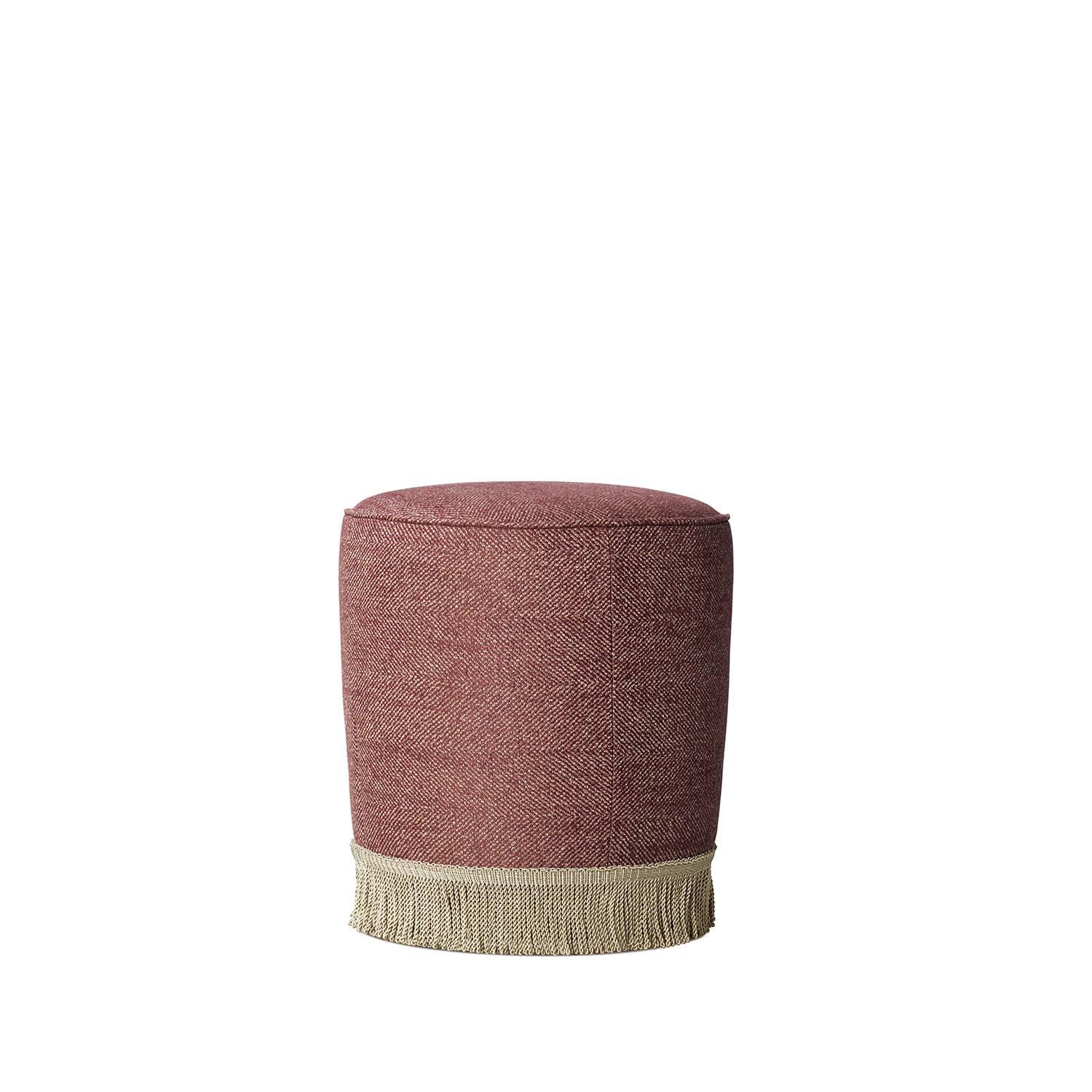 Designed as an informal seating piece, this pouf is a comfortable and functional addition to a living or lounge area. Its distinctive fringe inspired by the 20th century styles creates a light levitating look that is perfectly complemented by the
