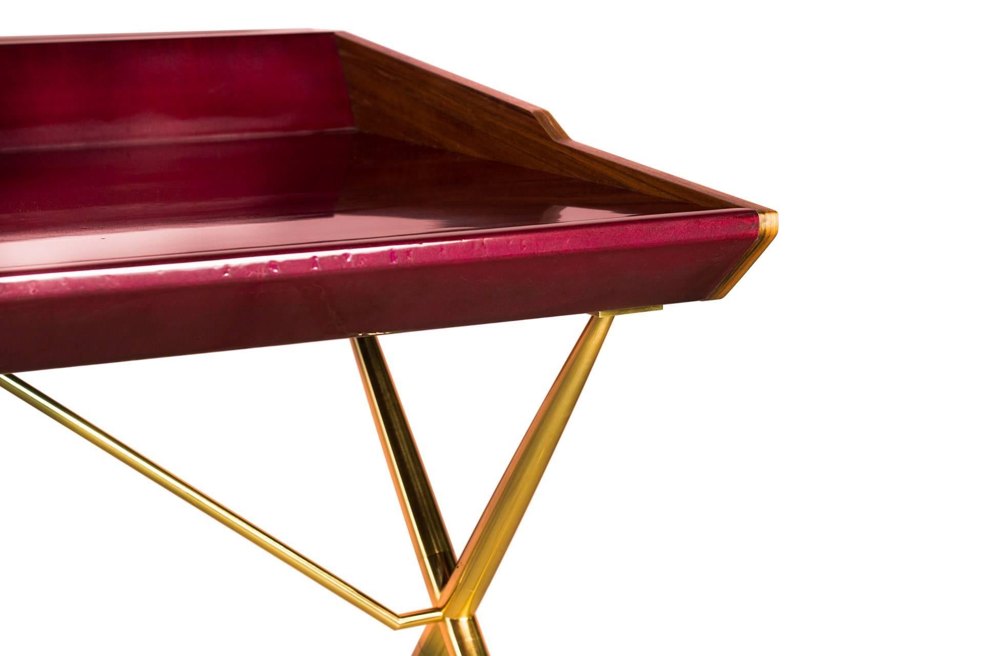21st Century European Midcentury Inspired Lacquered Wood and Brass Writing Desk In Excellent Condition In Paris, FR