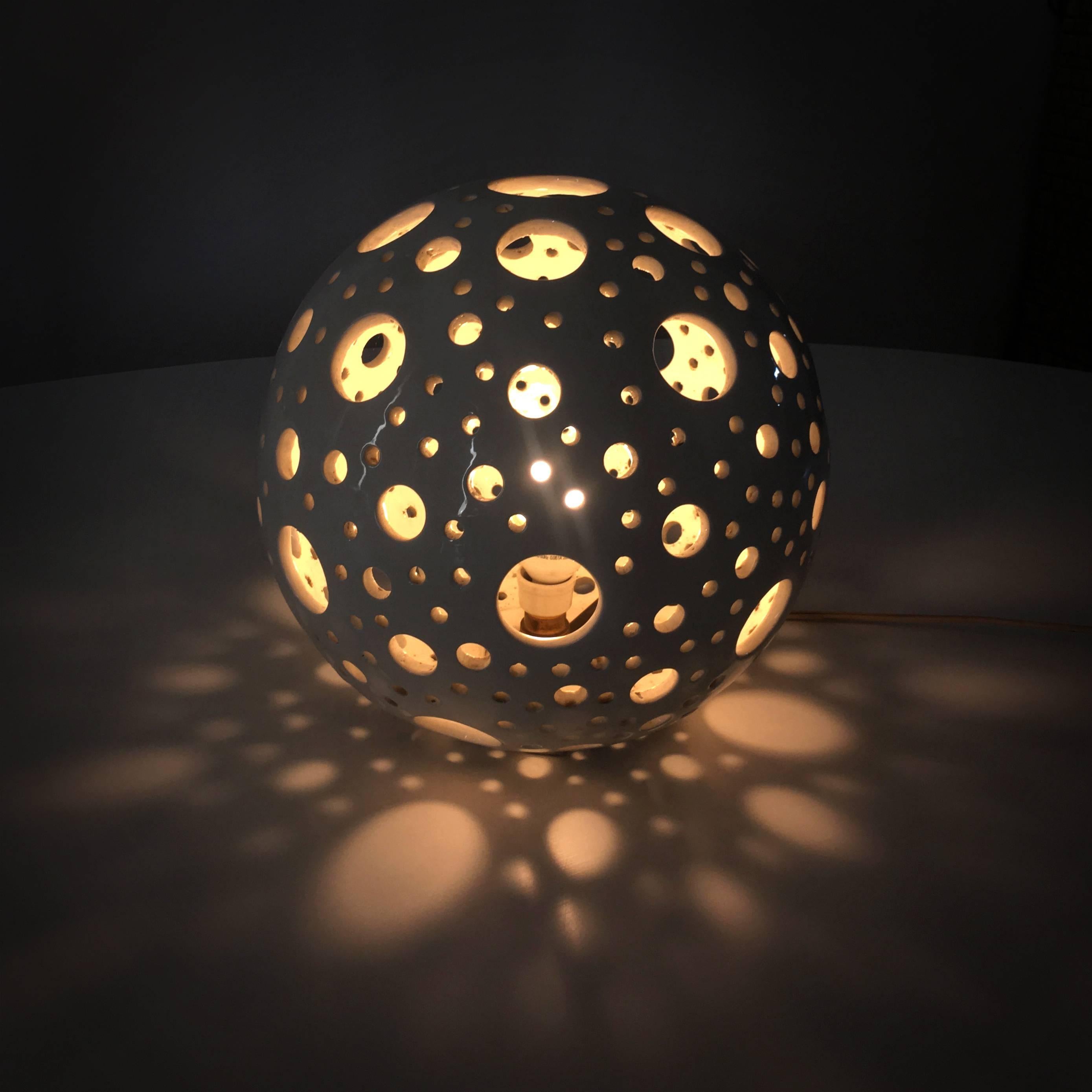 Ceramics Spherical Table Lamp In Good Condition In Milano, Lombardia