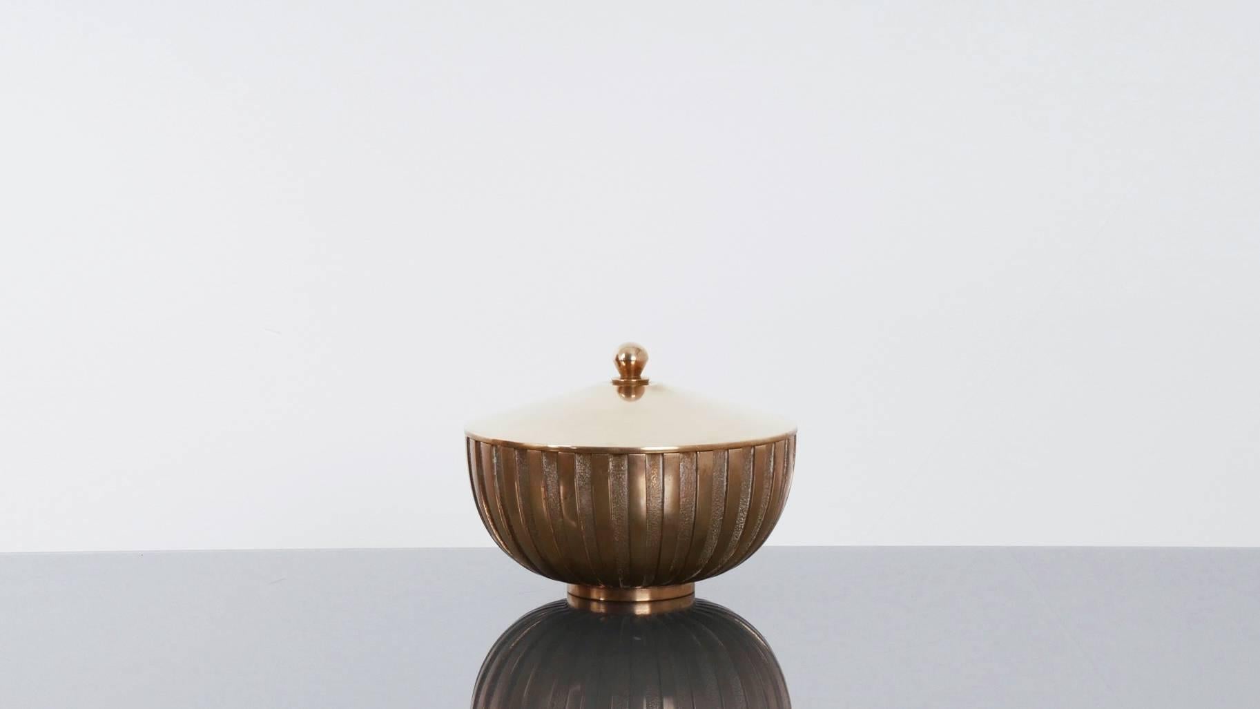 A very elegant bronze lidded jar in bronze. Stamped.