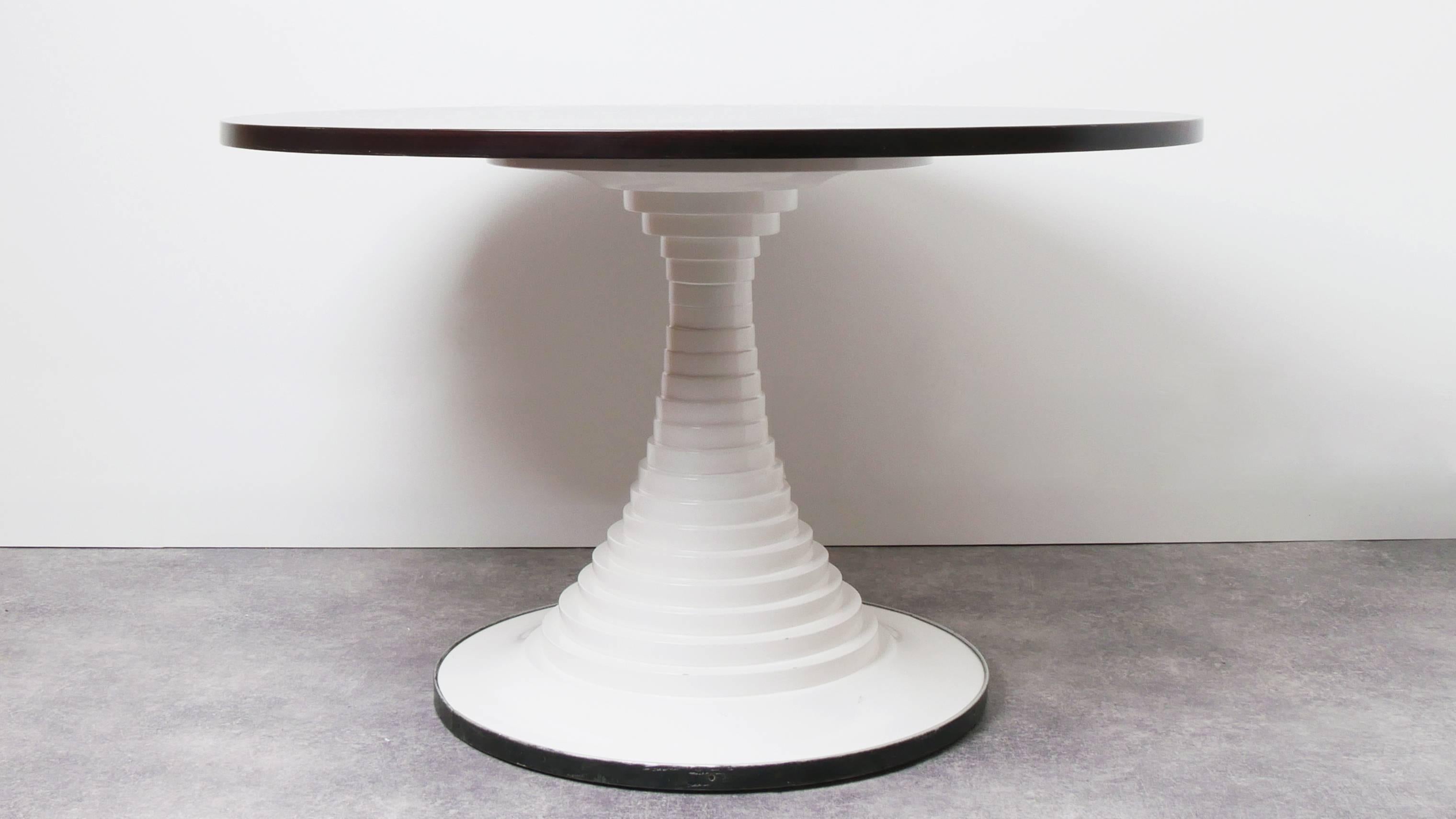 Carlo de Carli rosewood table for Sormani with a white lacquered wooden base. The top of the table is very smooth and in very good conditions.