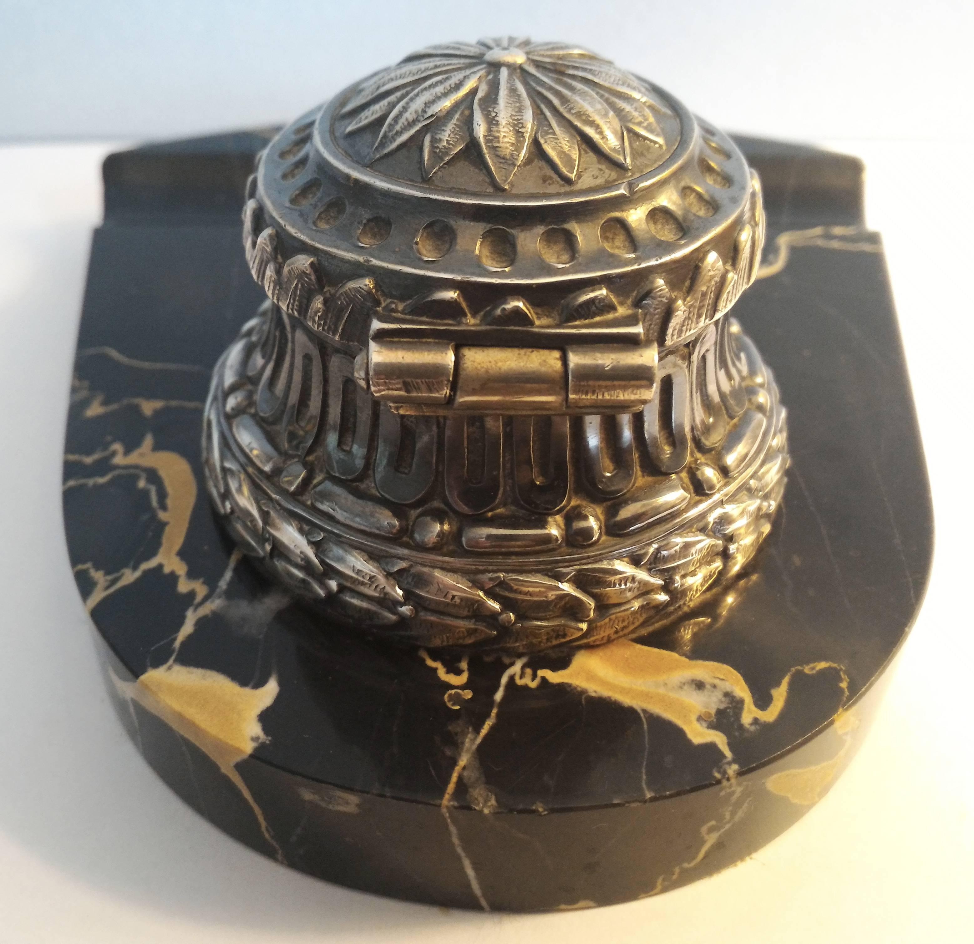 Late 19th Century Portor Black and Gold Marble Base Inkwell  In Good Condition In Paris, FR