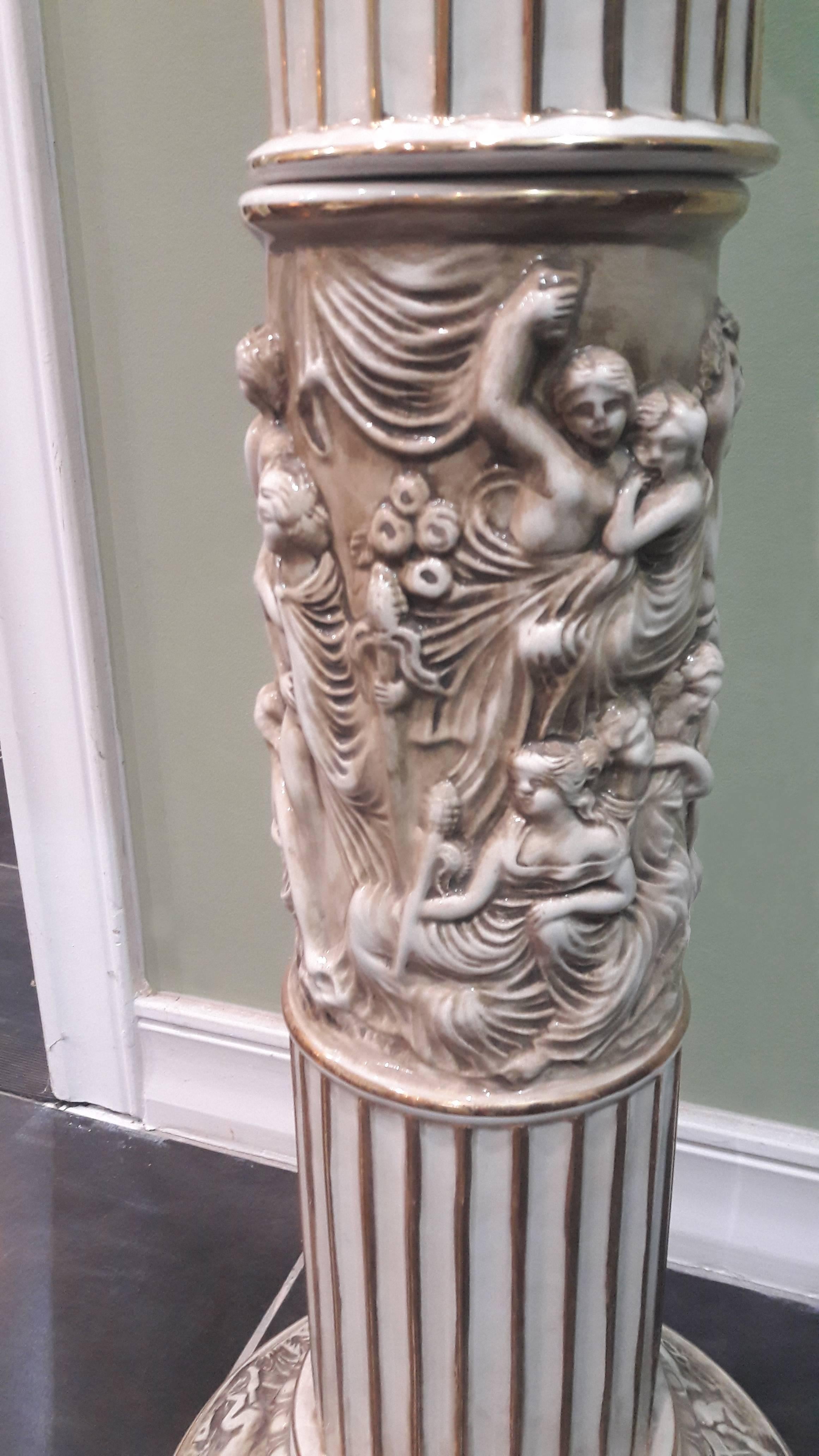 Capodimonte Porzellansäule und Vase im Medici-Stil Übertopf:: Italien (Barock)