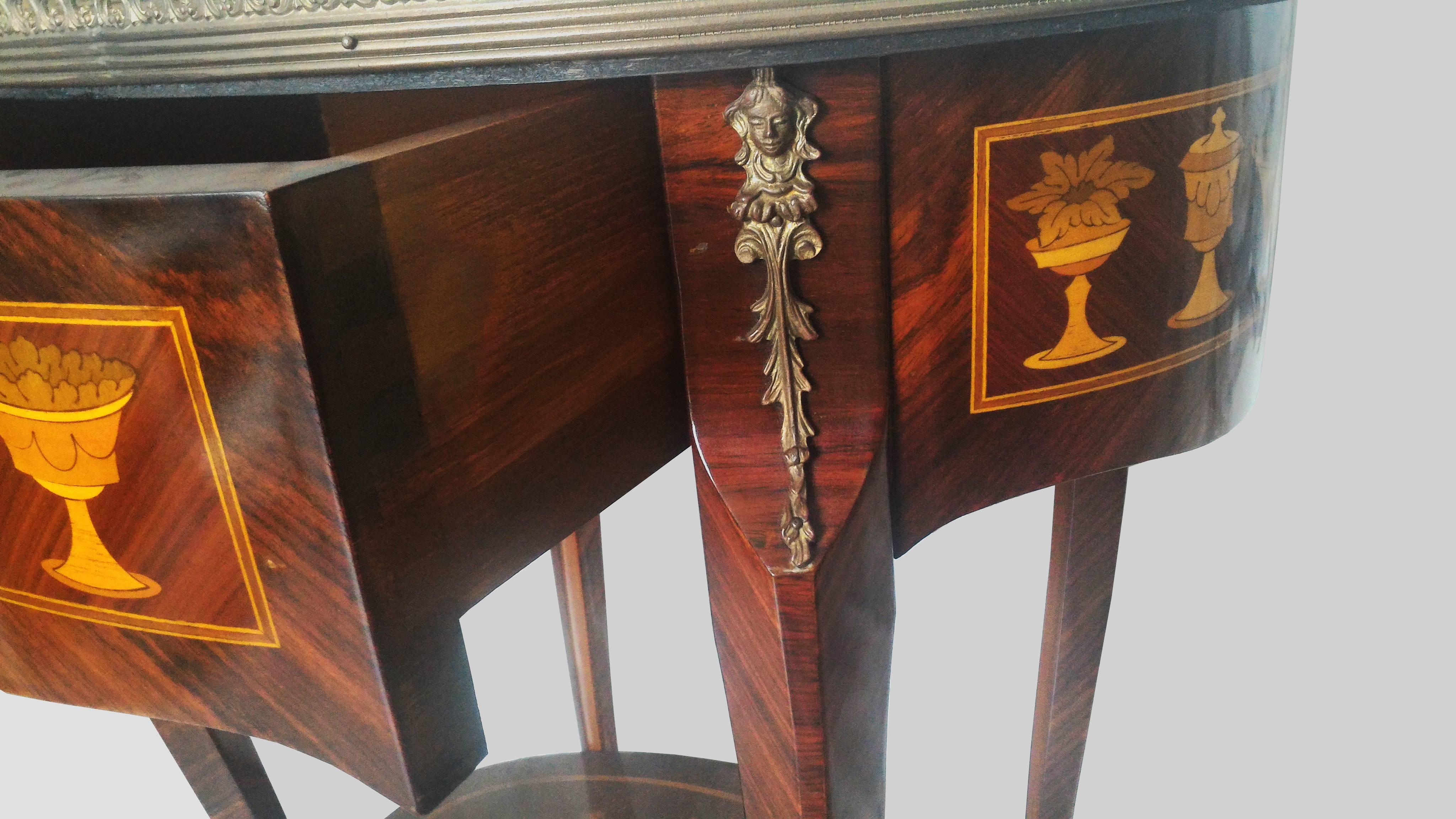 French Gueridon Marquetry Side Table and Gilt Bronze and Brass Ornaments In Good Condition In Paris, FR