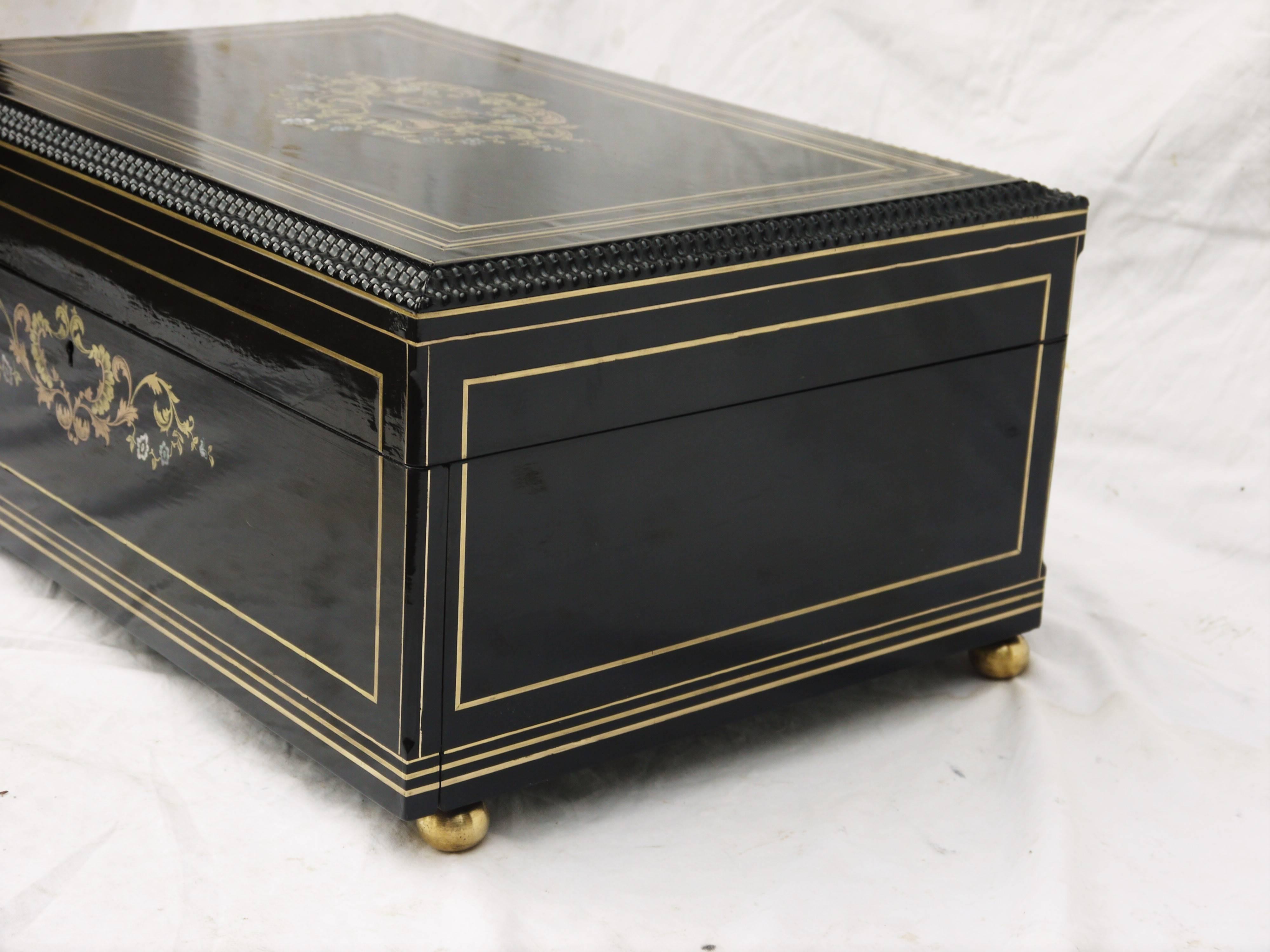 Napoleon III Boulle Style Marquetry Box Brass, Copper, Mother-of-Pearl, France In Excellent Condition In Paris, FR