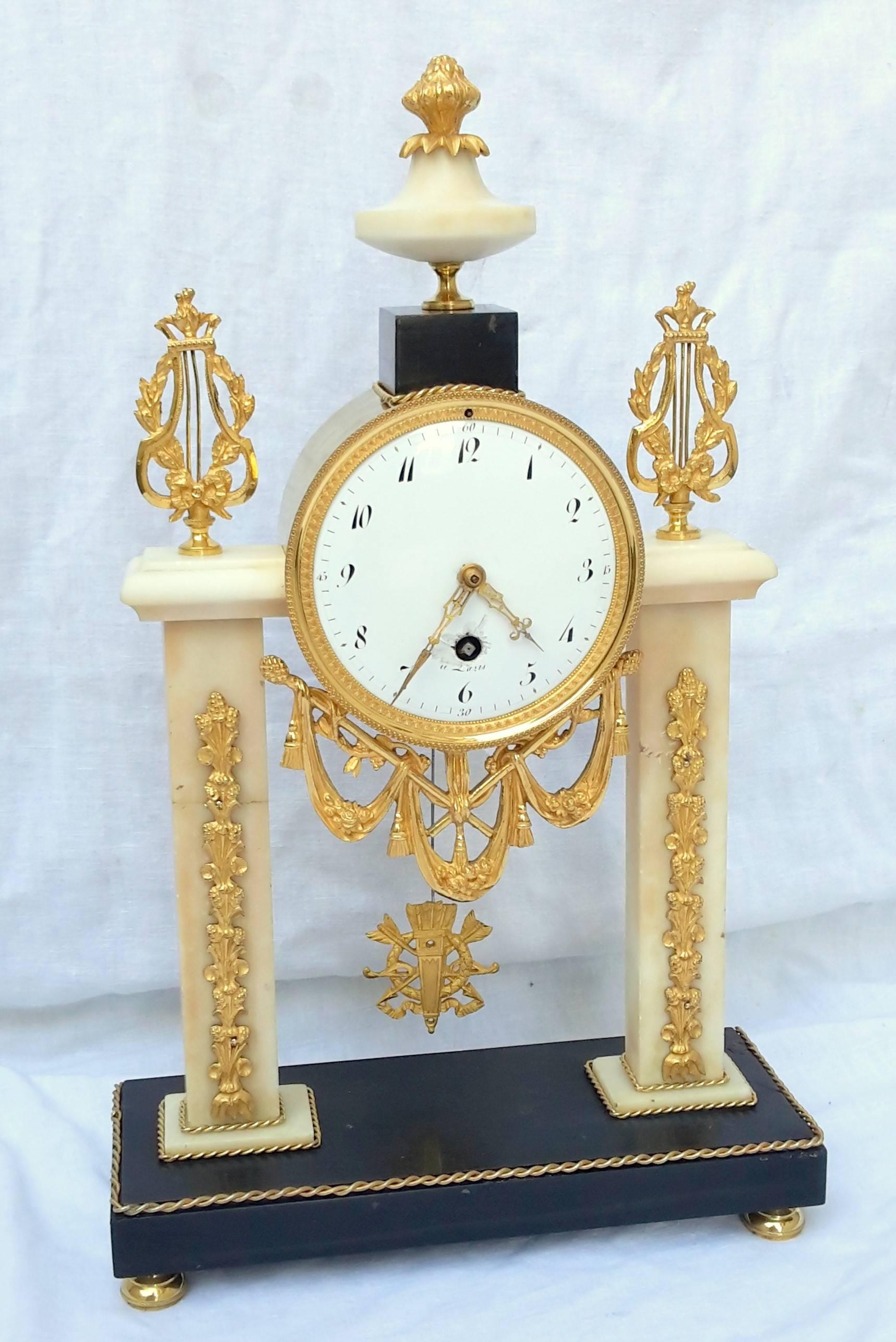 French Louis XVI style pendulum clock in carrara and Soignies marbles, with beautiful gilt bronze garnitures golden with mercury posed gold.

This clock had a restoration on a crack at the left column and at its base and its damaged around the