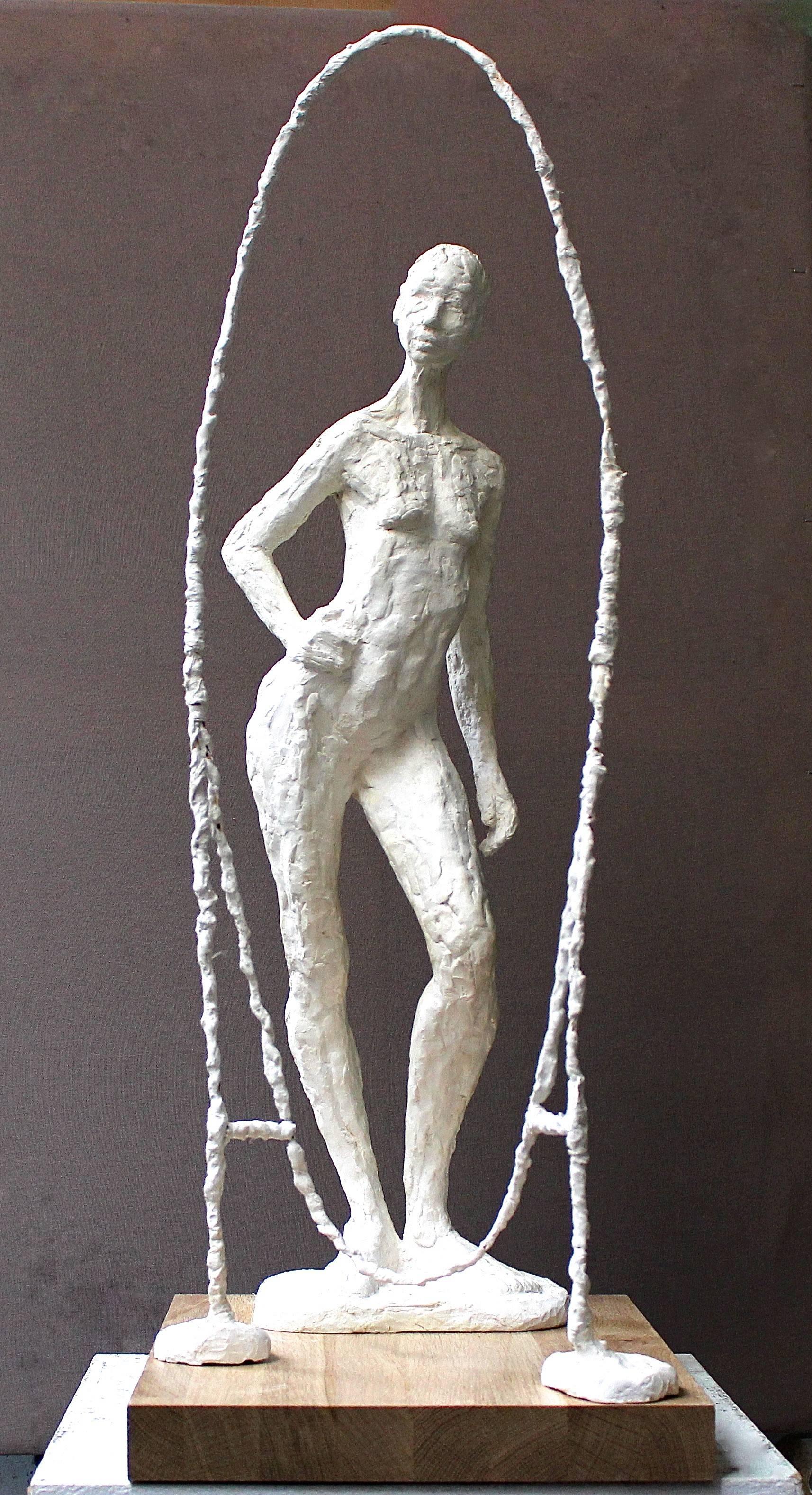 Französische Künstlerin Sidonie Laurens 

Titel der Skulptur: Reflet (Spiegelbild)

Abmessungen: 75 cm x 42 cm x 31 cm, aus Terrakotta 

Die Skulptur wird mit einem Sockel aus lackiertem Holz geliefert, der einen schönen Kontrast zu der weißen