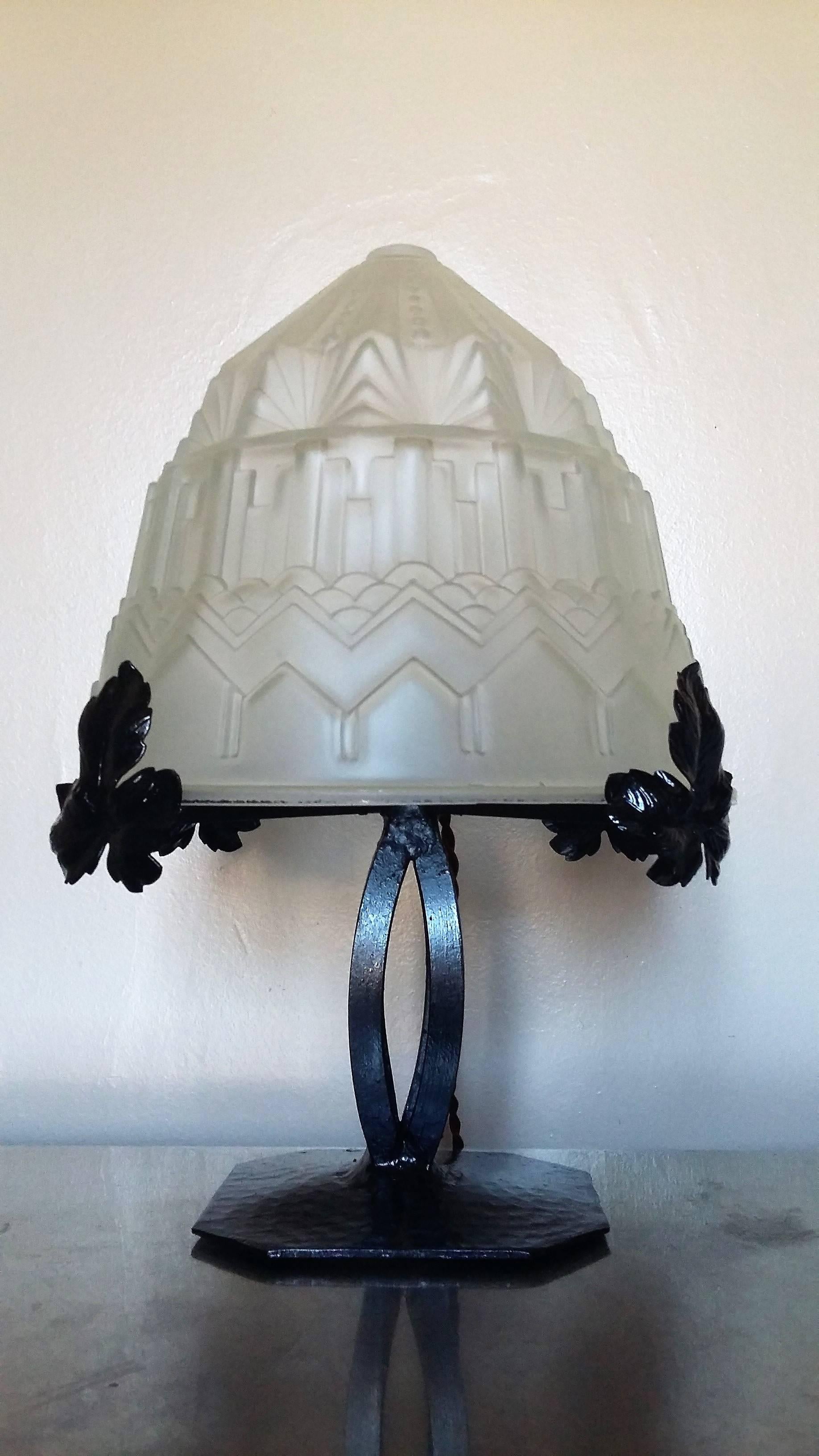 French Art Deco Table Lamp, 1930s In Excellent Condition In Paris, FR