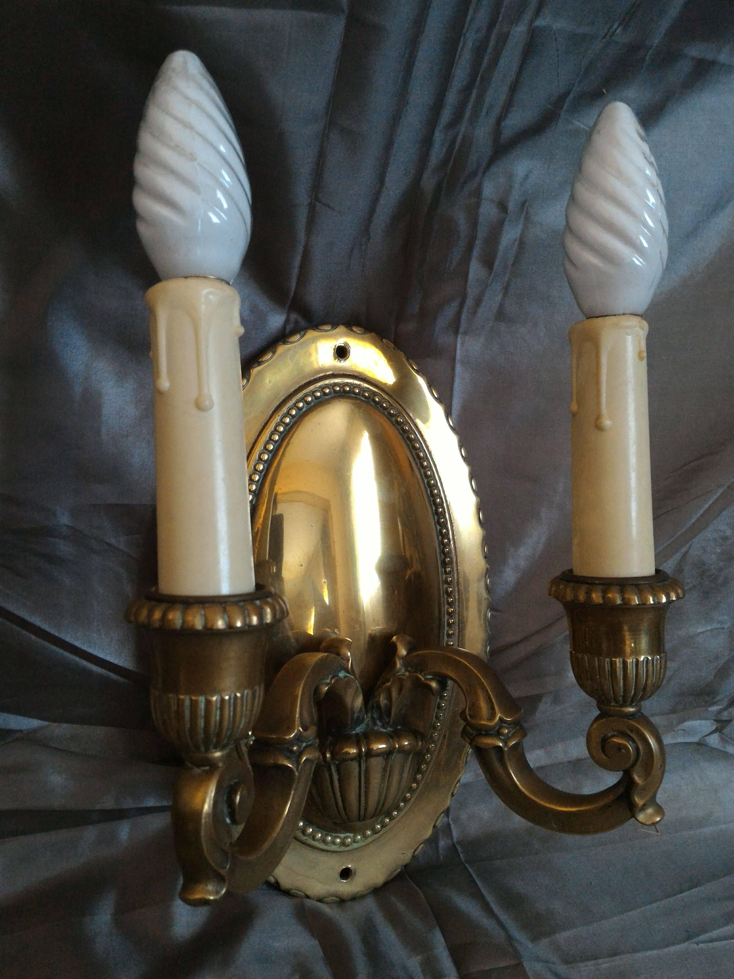 Pair of Neoclassical Bronze Sconces, France  In Good Condition In Paris, FR