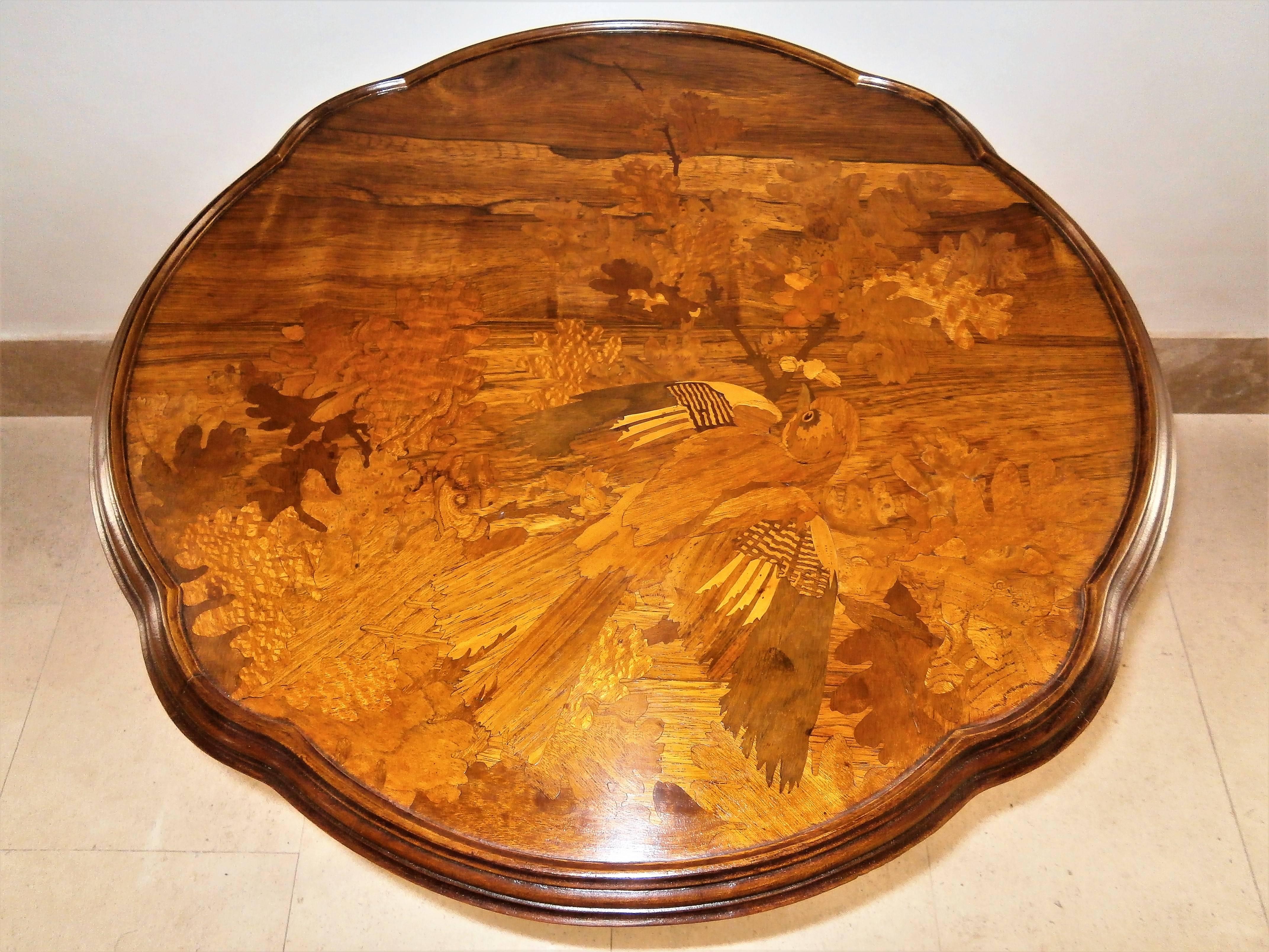 Stunning Art Nouveau pair of marquetry tables signed by Gallé, France, 1900s
In walnut and beech wood. Each table is signed in marquetry. 

In an excellent antique condition, gorgeous floral and birds decoration and contrasts. Representing a