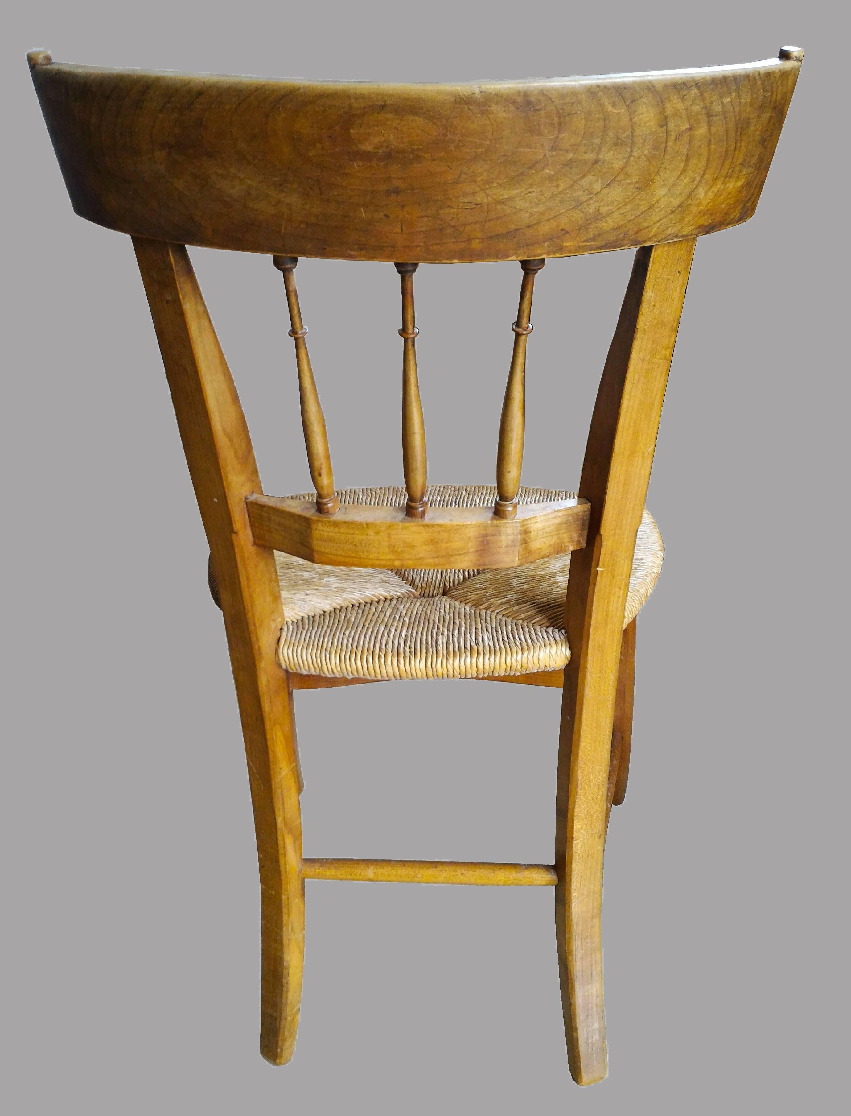 Set of Eight French Provincial Rush Dining Room Chairs In Good Condition In Paris, FR