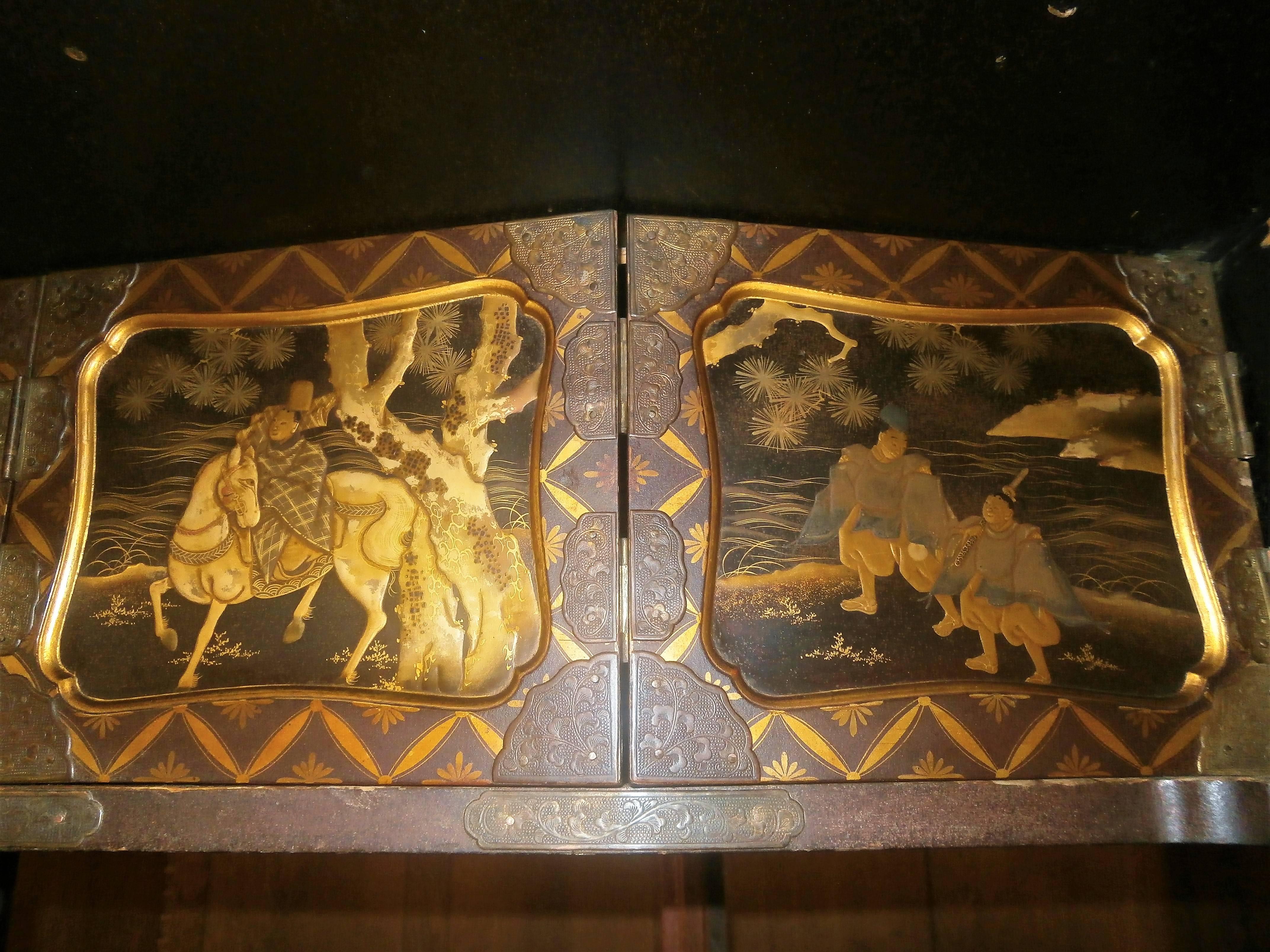 Unique 19th Century Japanese Gold and Lacquered Cabinet 4