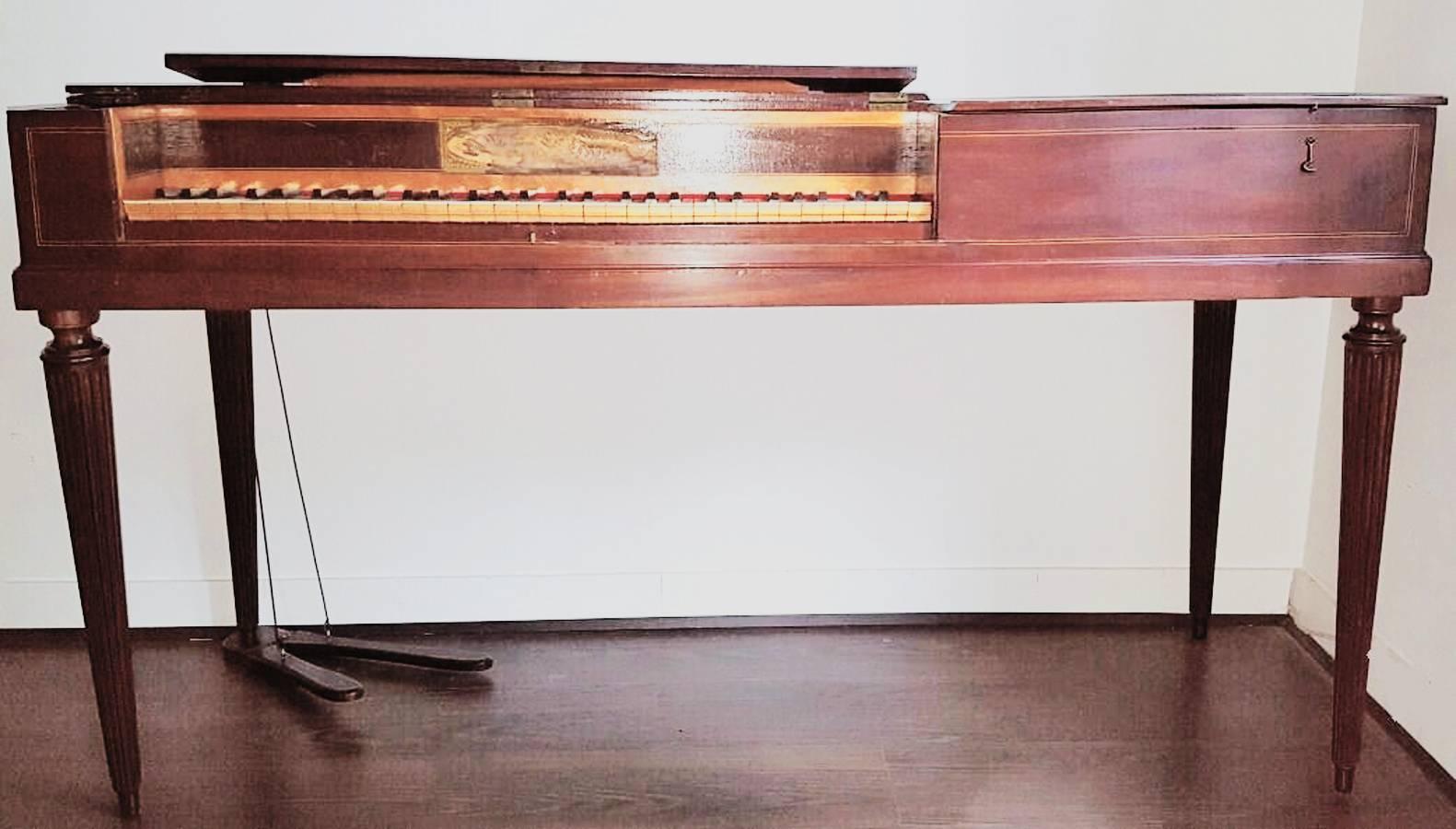 Rare 18th century Forte Piano by Sebastien Erard. Signed and numbered.
Famous composers as Beethoven or Haydn, the Queen Marie Antoinette and the pianist Franz Lits had the pianos Erard .
In 1787 when this piano was ade, Mozart was alive, and