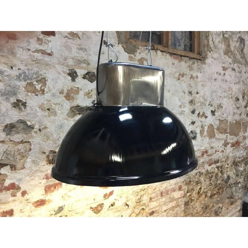 Set of different quantities and colors. These ones in black. Several available. Priced by one .
Totally restored original, European vintage Industrial pendant lights in steel.

Each one come from old factories in Europe. 

After being cleaned, the