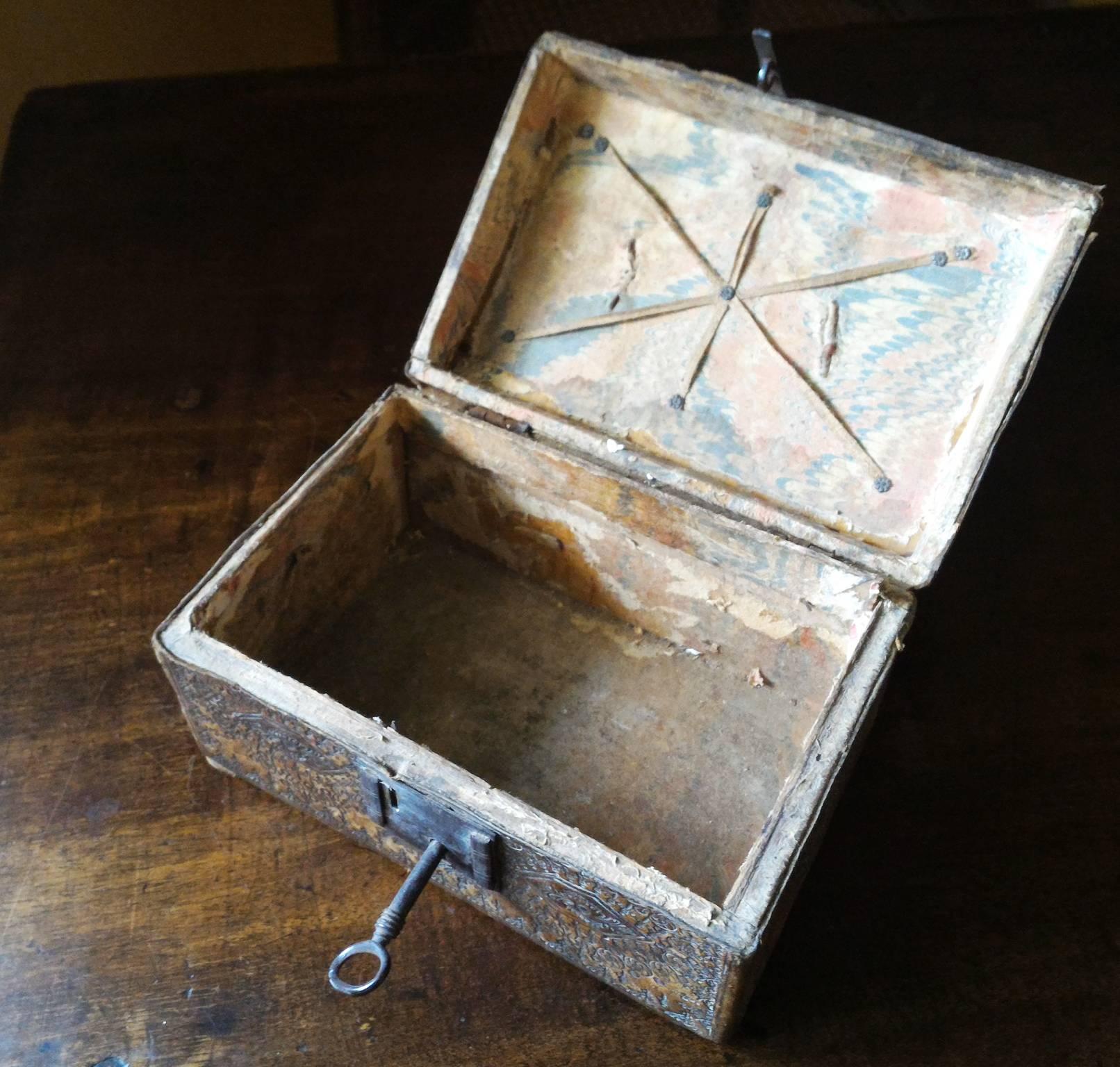 Rare 17th Century French Medieval Message Mail Letters Box In Fair Condition In Paris, FR
