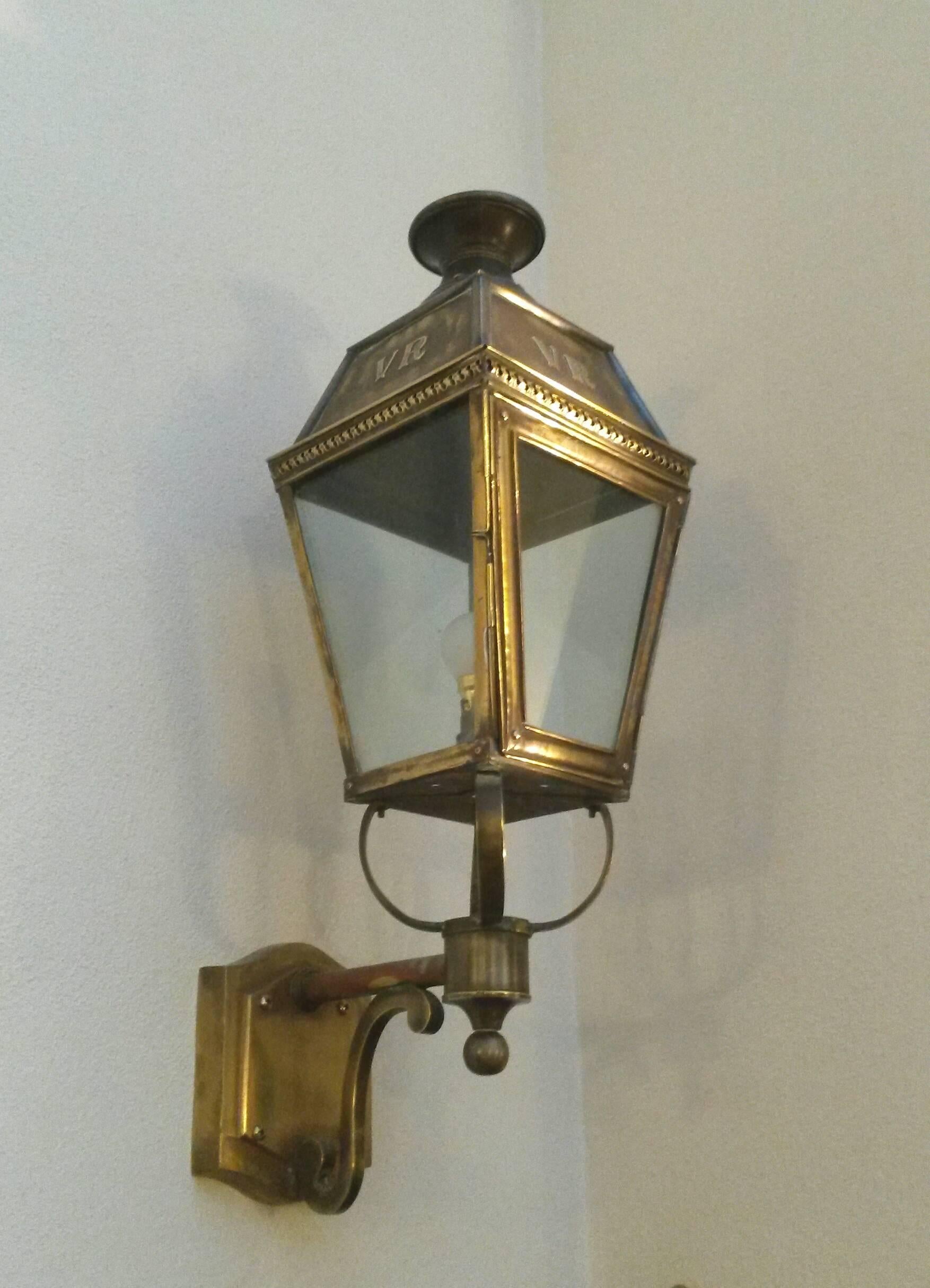 Pair of large 19th Century English Lanterns style Wall Lights Sconces  In Excellent Condition In Paris, FR