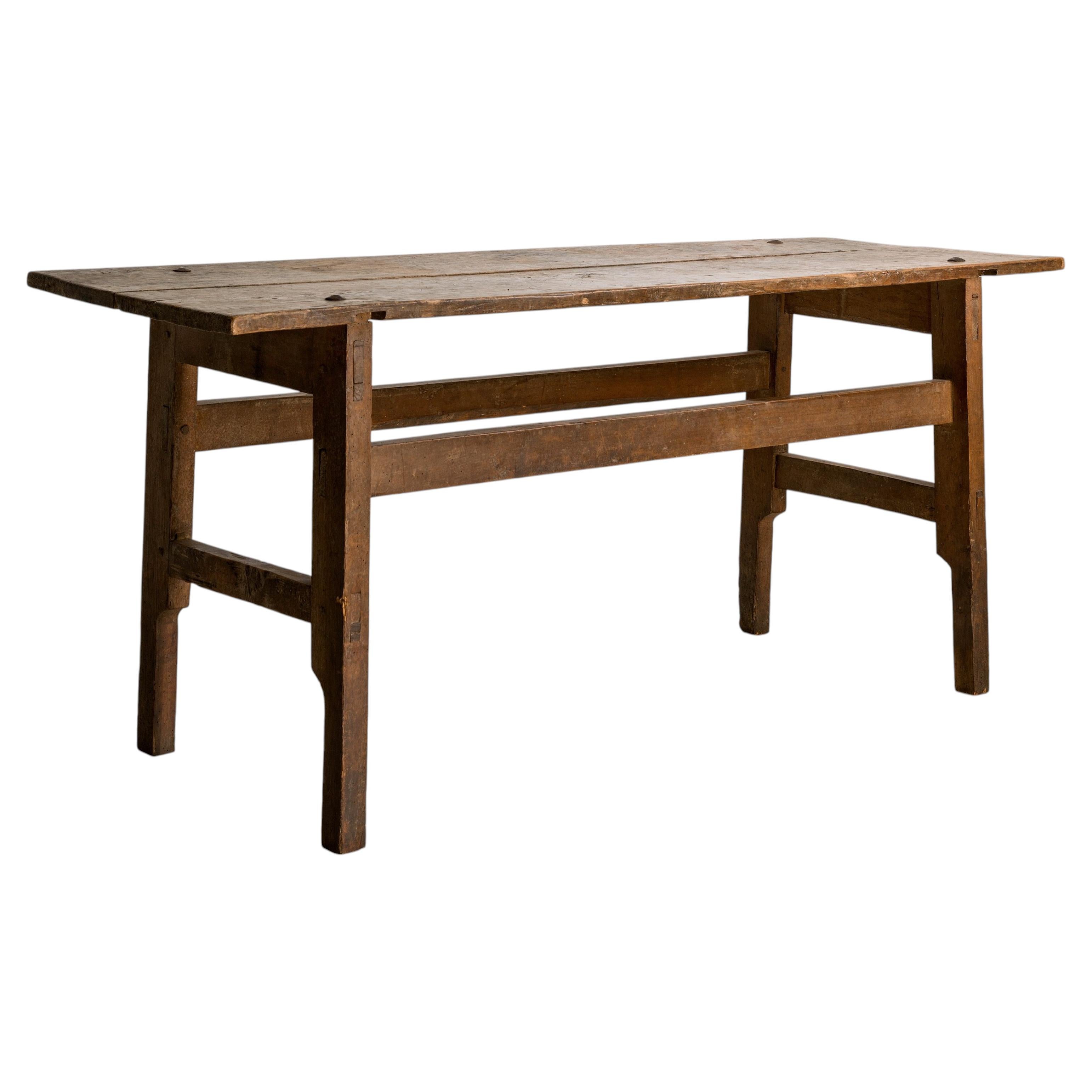 Minimal 18th century Tuscan Walnut desk, dining table or console For Sale