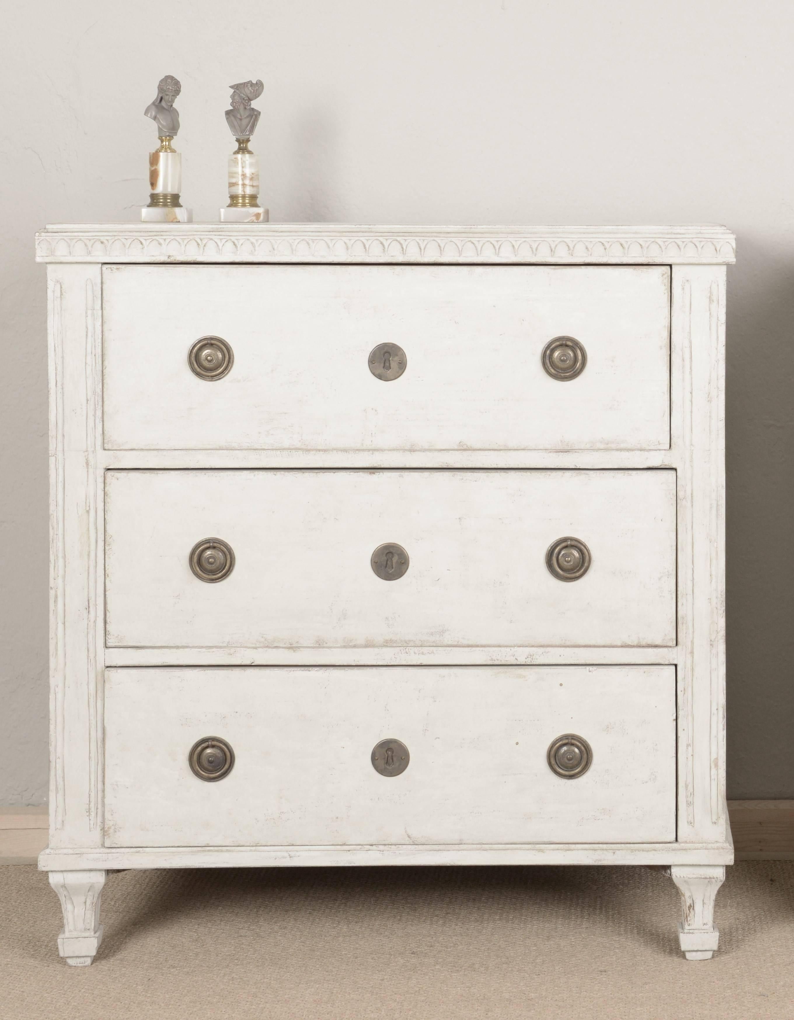 Pair of Smaller Gustavian Style 19th Century Chests of Drawers In Good Condition In Jesteburg, DE