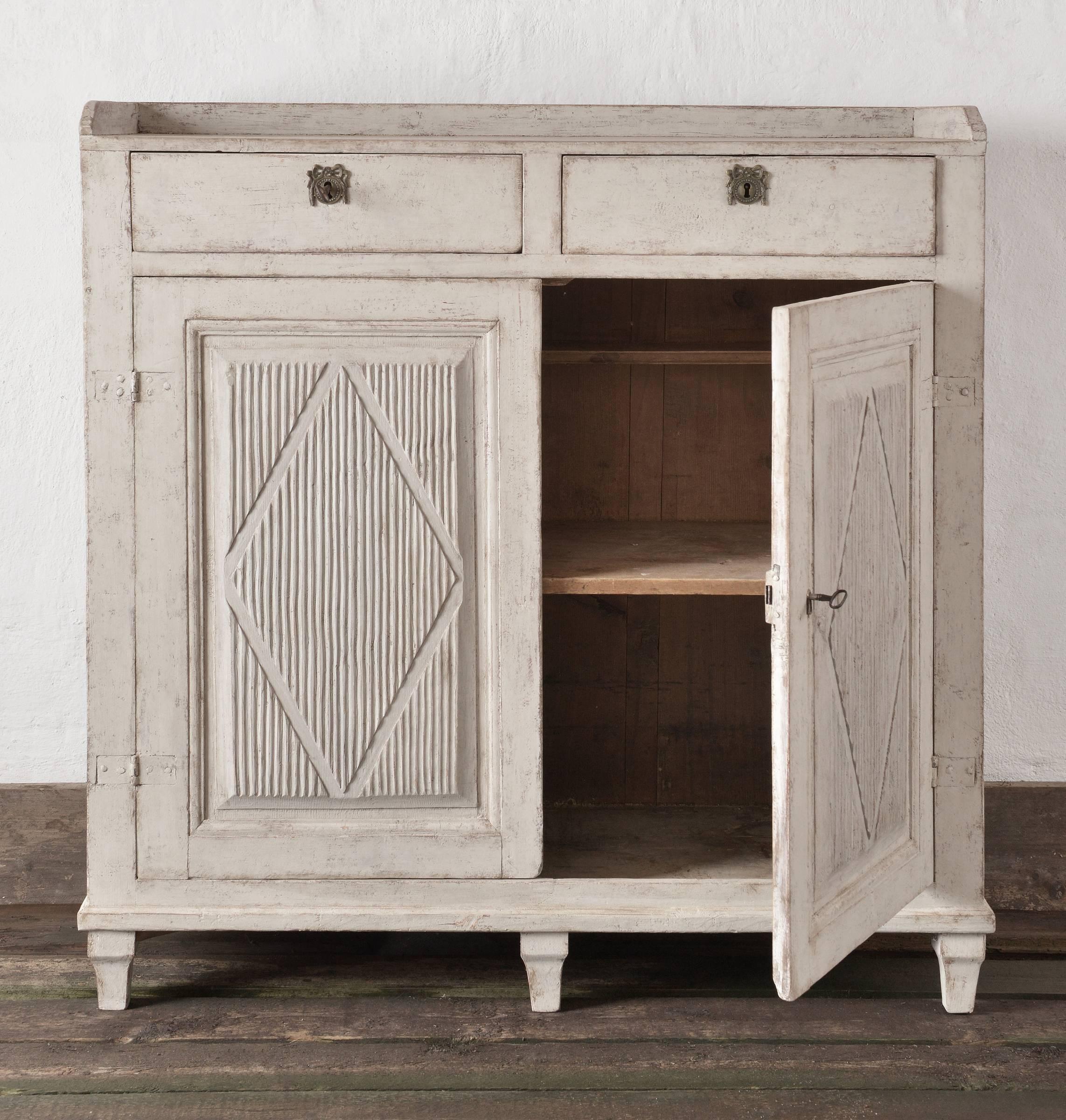 Swedish Early 19th Century Late Gustavian Sideboard In Excellent Condition In Jesteburg, DE