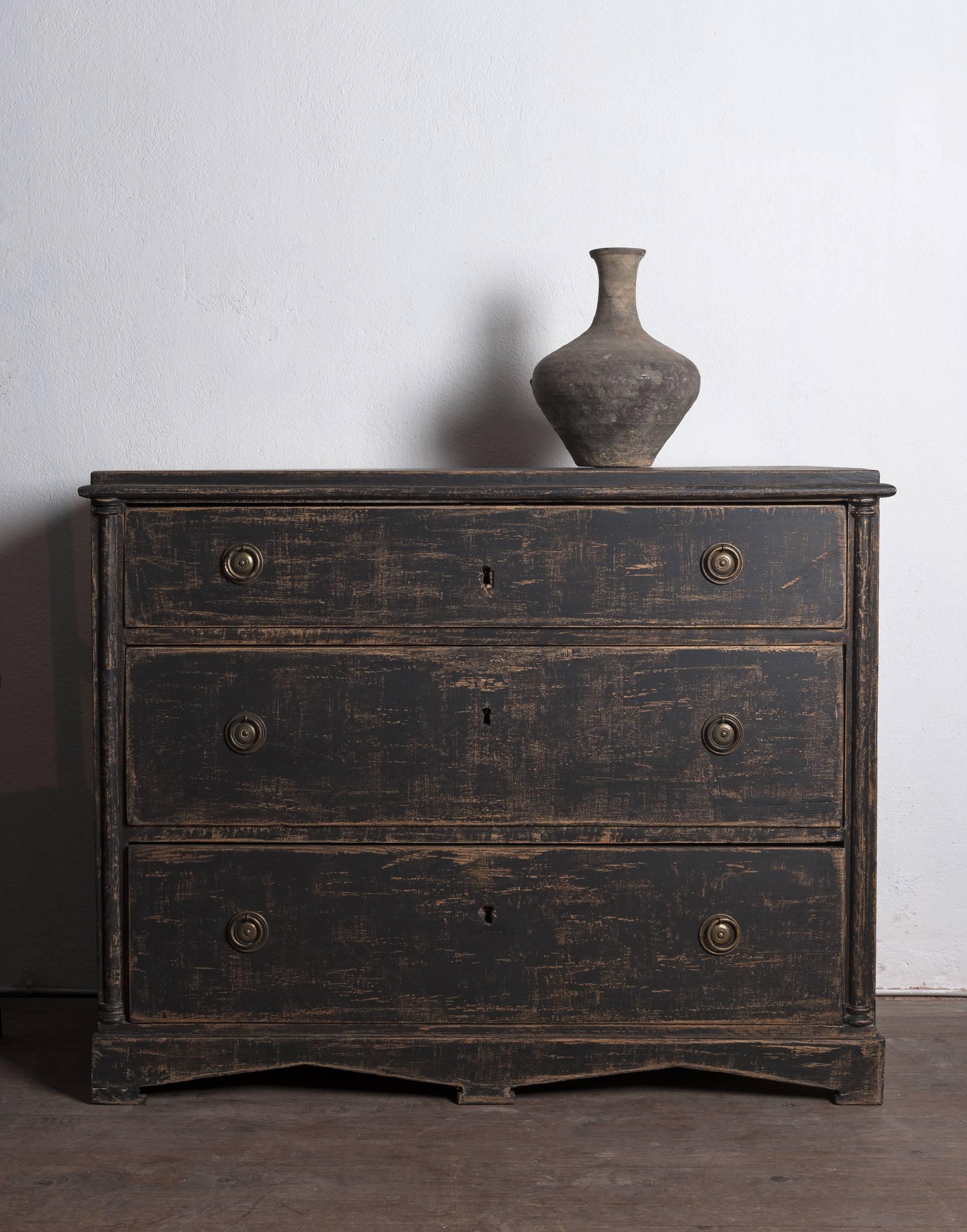 Elegant and simple Gustavian early 19th century black painted chest of drawers. Great proportions, patina. Would work well if combined with modern design, but also at home in a more traditional setting.
Paint old, but maybe touched up.
