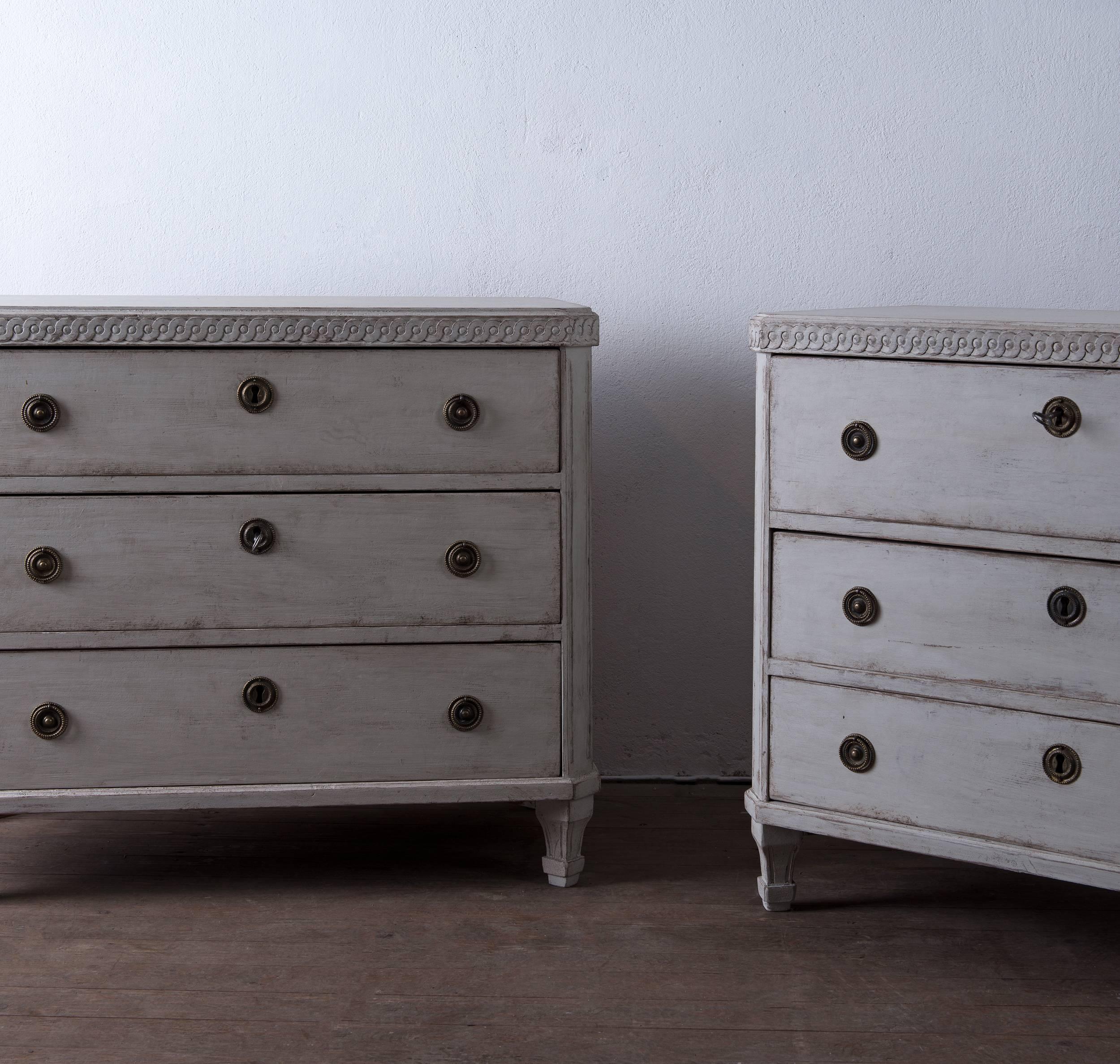 Hand-Painted Pair of Elegant Gustavian Style, 19th Century Chests of Drawers