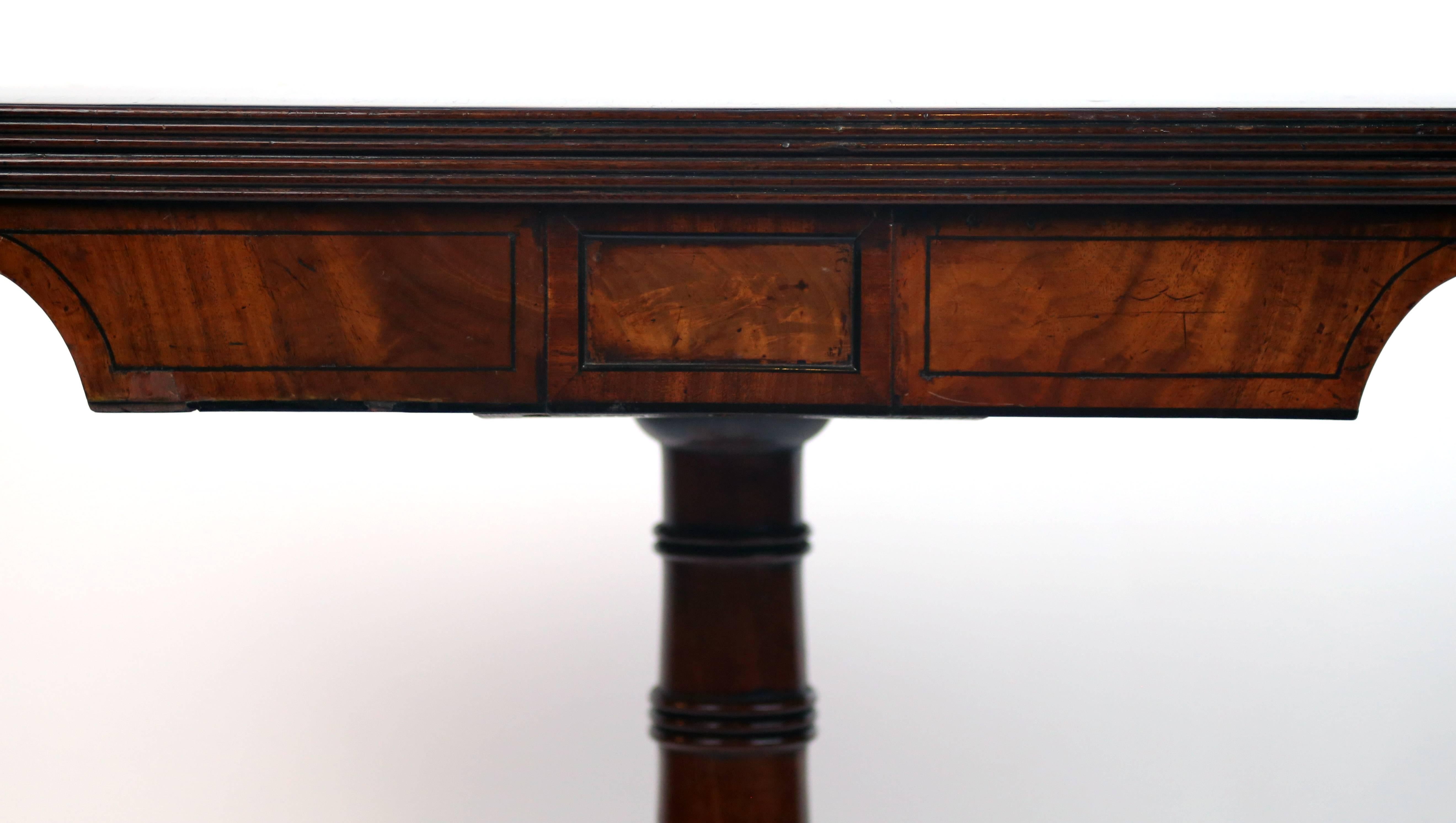 Early 19th Century William IV Card Table with Ebony Inlay and Turned Pedestal In Good Condition For Sale In Brooklyn, NY