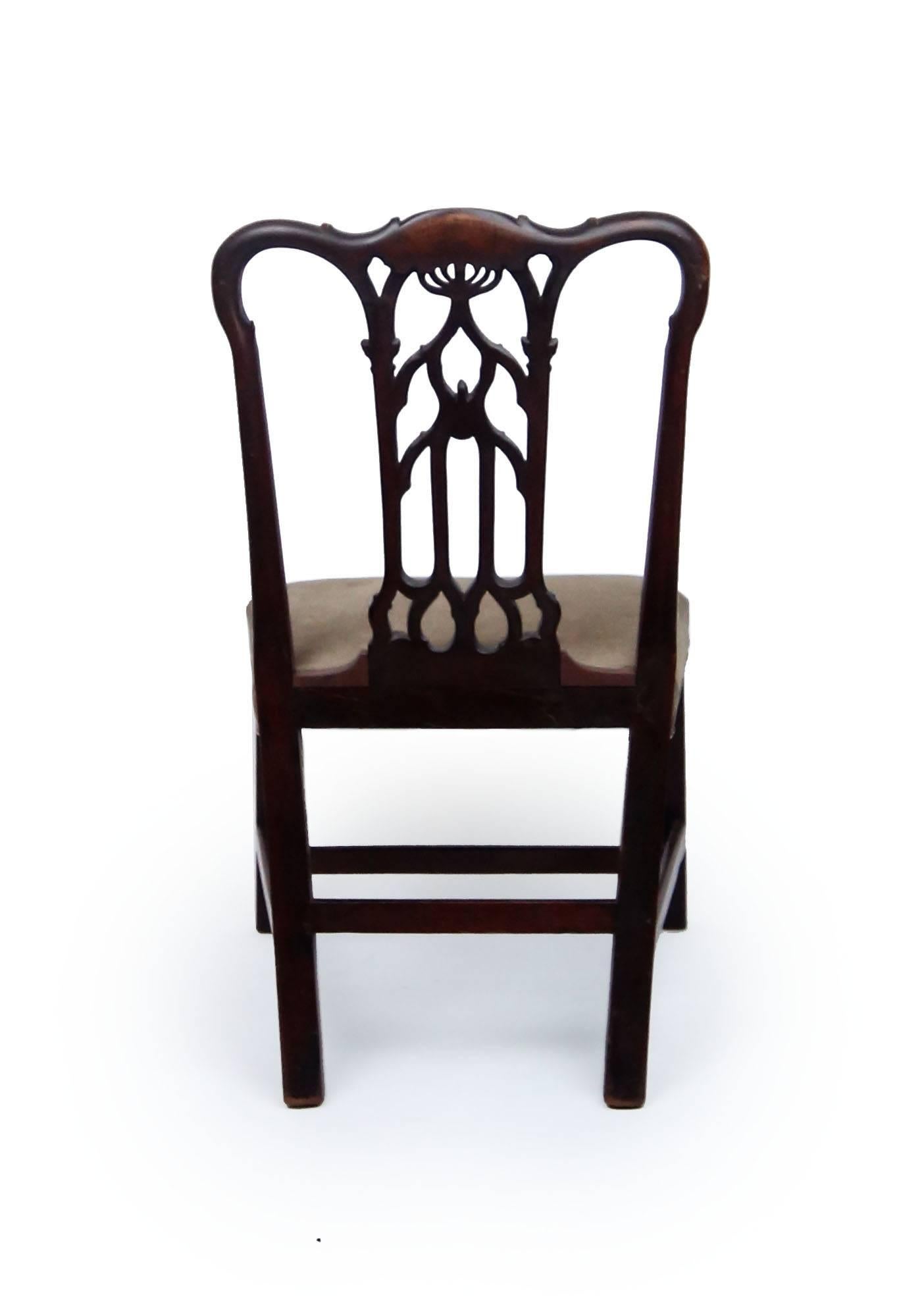 18th Century English Gothic Chippendale Mahogany Side Chair in Grey Velvet In Good Condition In Brooklyn, NY