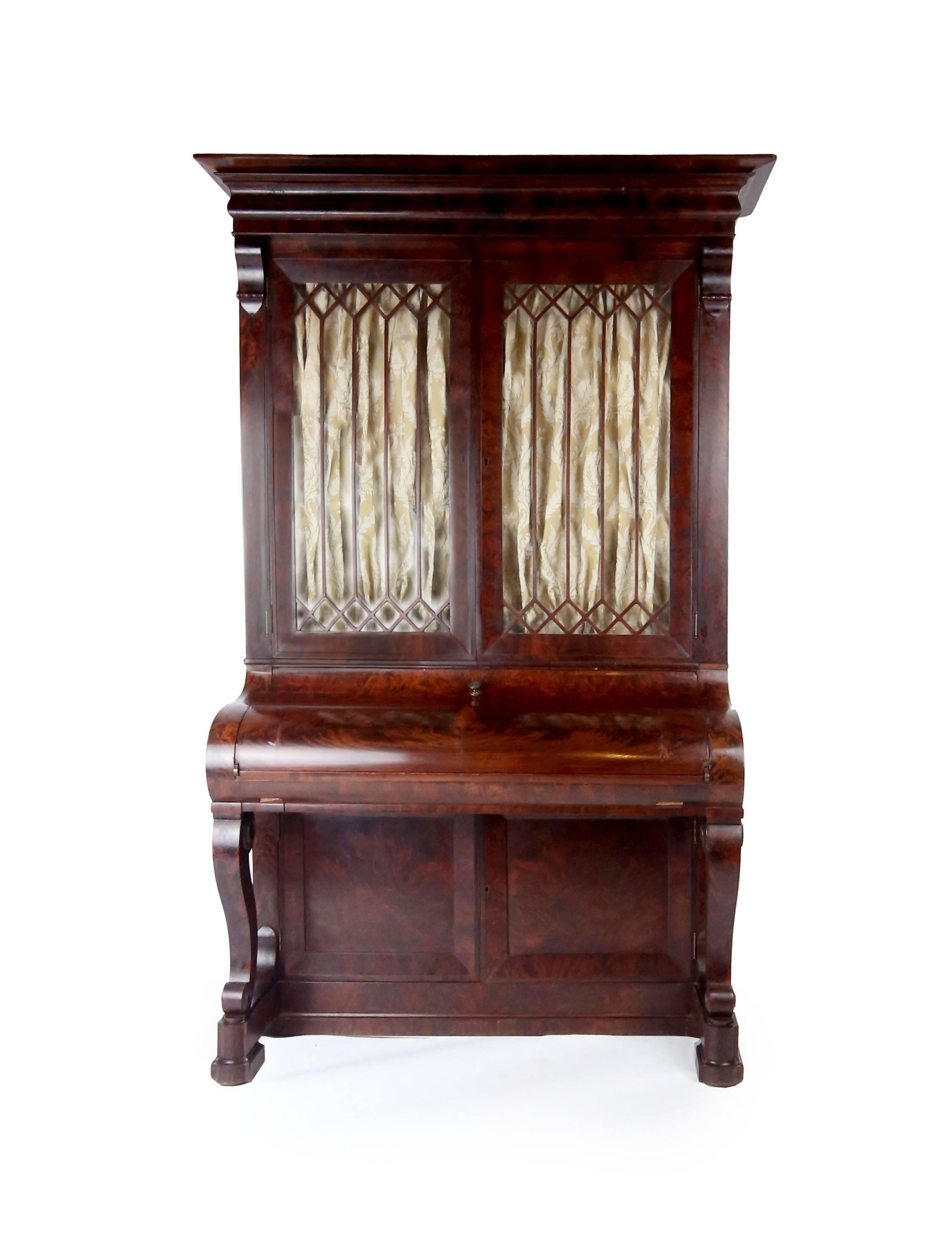 An important piece of American furniture, from the shop of Duncan Phyfe, circa 1840. To quote Duncan Phyfe: Master cabinetmaker in New York, 2011 (Kenny, Brown). 

