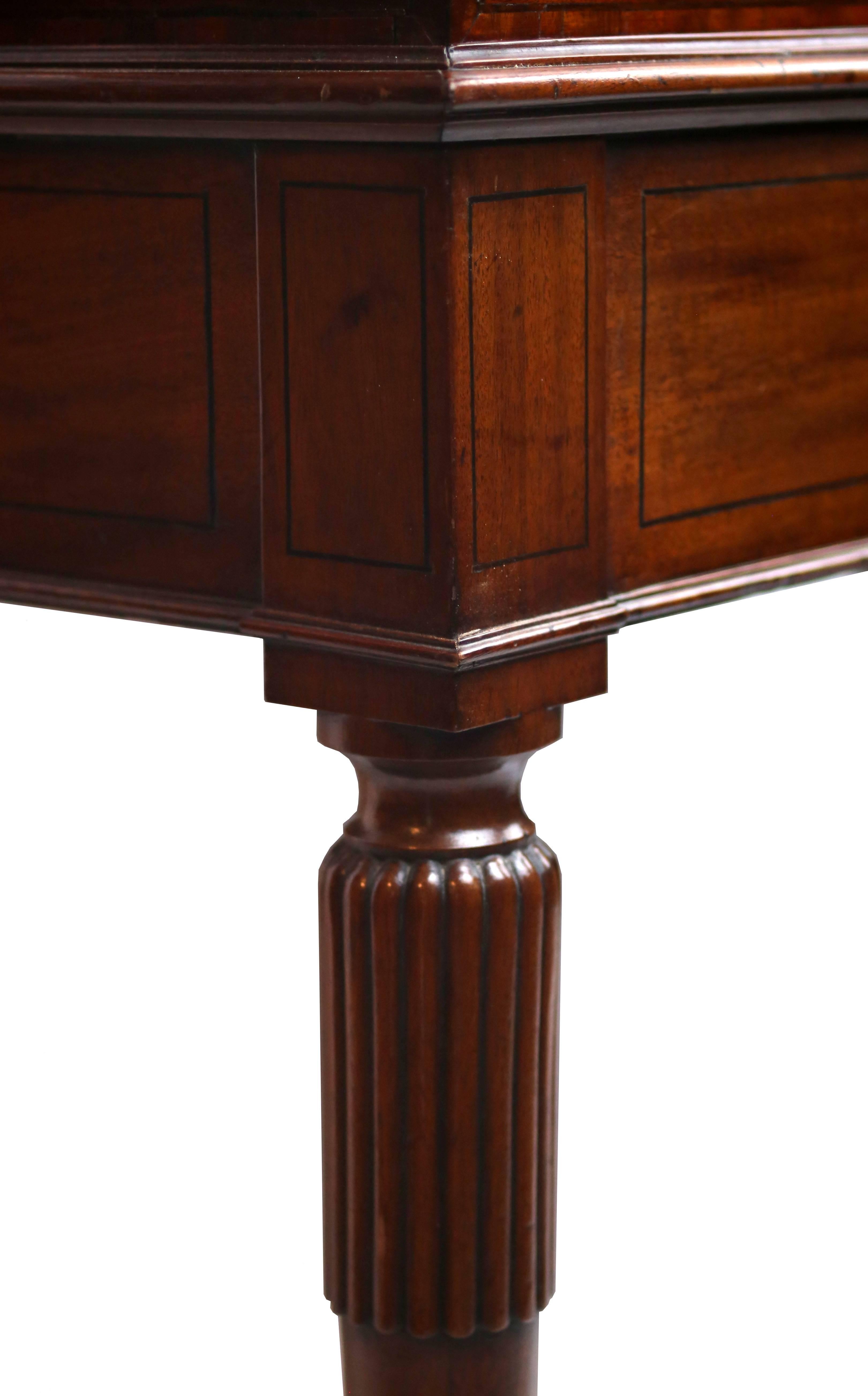 Early 19th Century Regency Mahogany Carlton House Desk, circa 1820 For Sale 2
