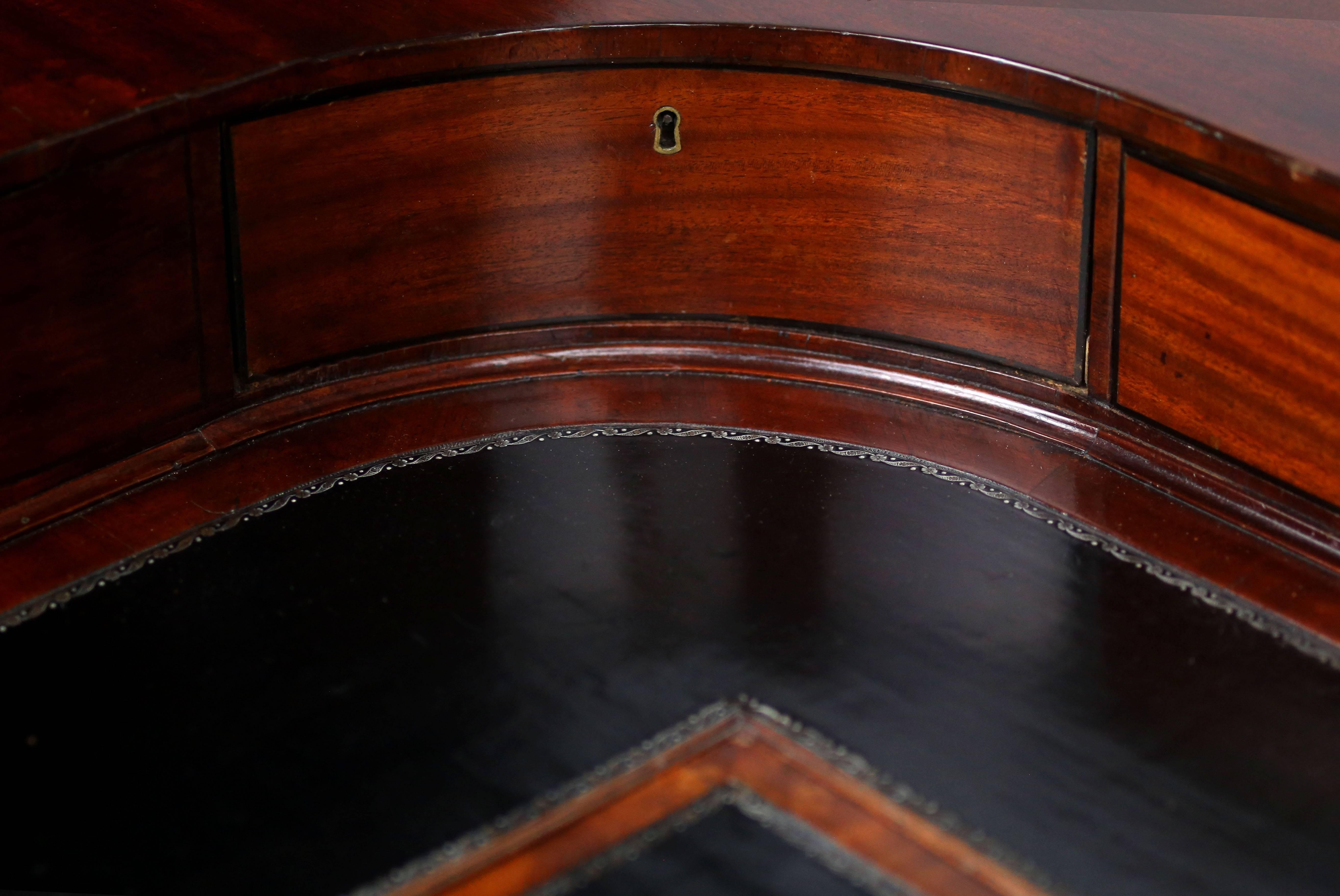 Early 19th Century Regency Mahogany Carlton House Desk, circa 1820 For Sale 5