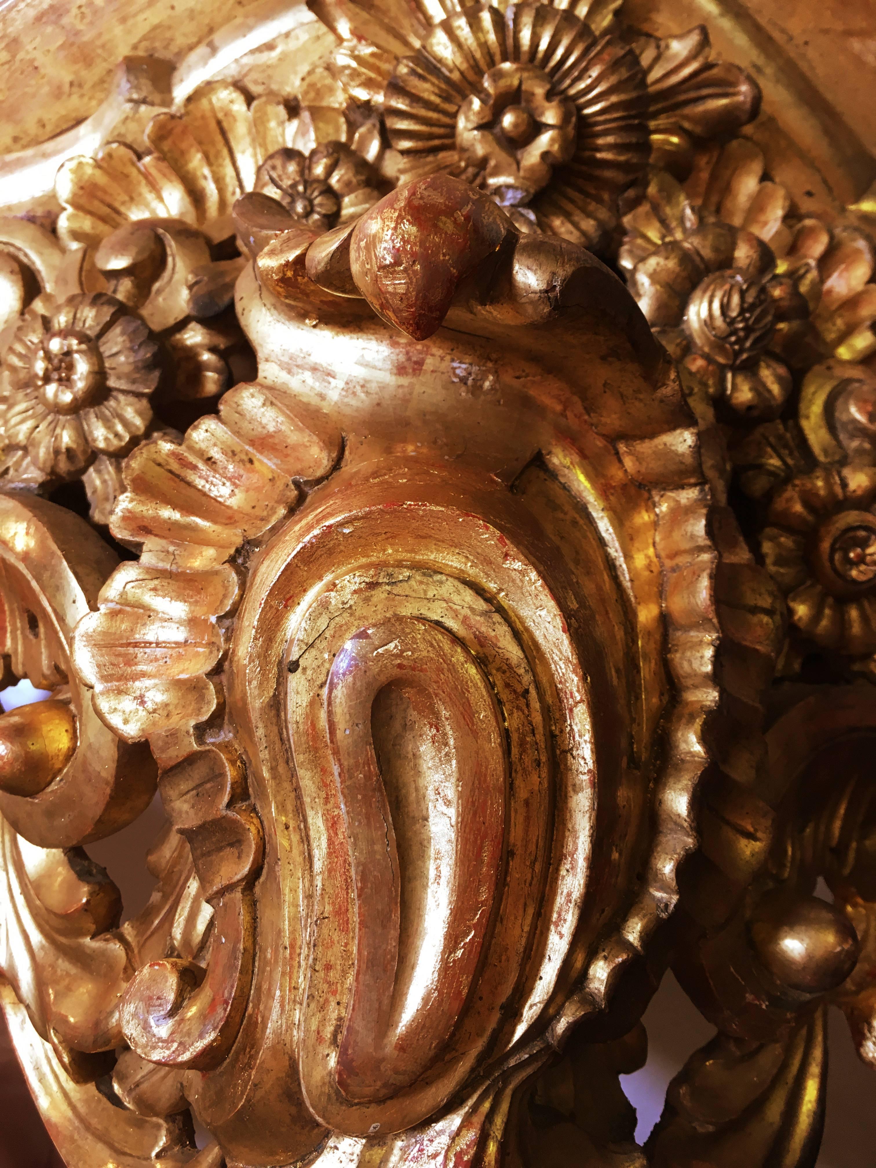 Pair of Large Mid-18th Century George II Rococo Gilt Corner Brackets In Excellent Condition For Sale In Brooklyn, NY