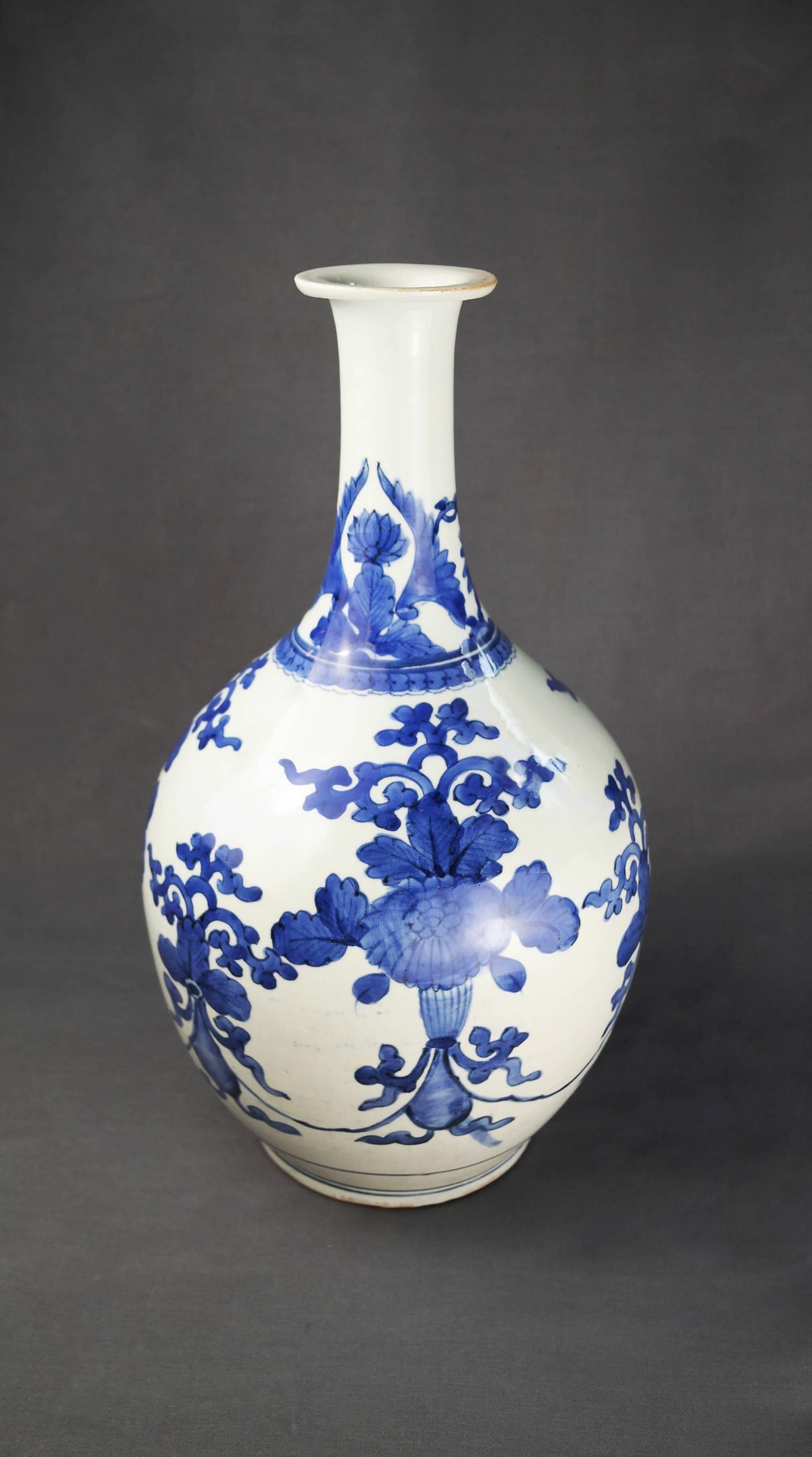 Followed the two invasions led by Toyotomi Hideyoshi, many of the Korean potters came to Japan in the late 16th century. In addition, Arita, the earliest kiln site of Japan, was able to provide suitable clay. Thereafter, porcelain production began