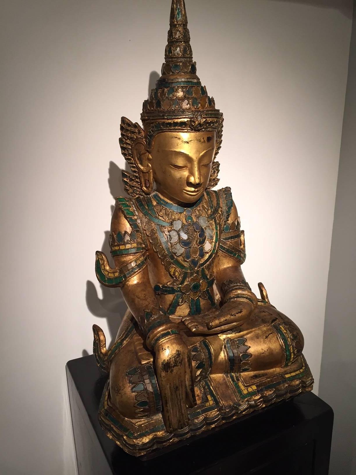 Early 19th Century, Gilt Lacquer with Glass Inlay Crowned Buddha, Thailand In Good Condition In Central Hong-Kong, HK