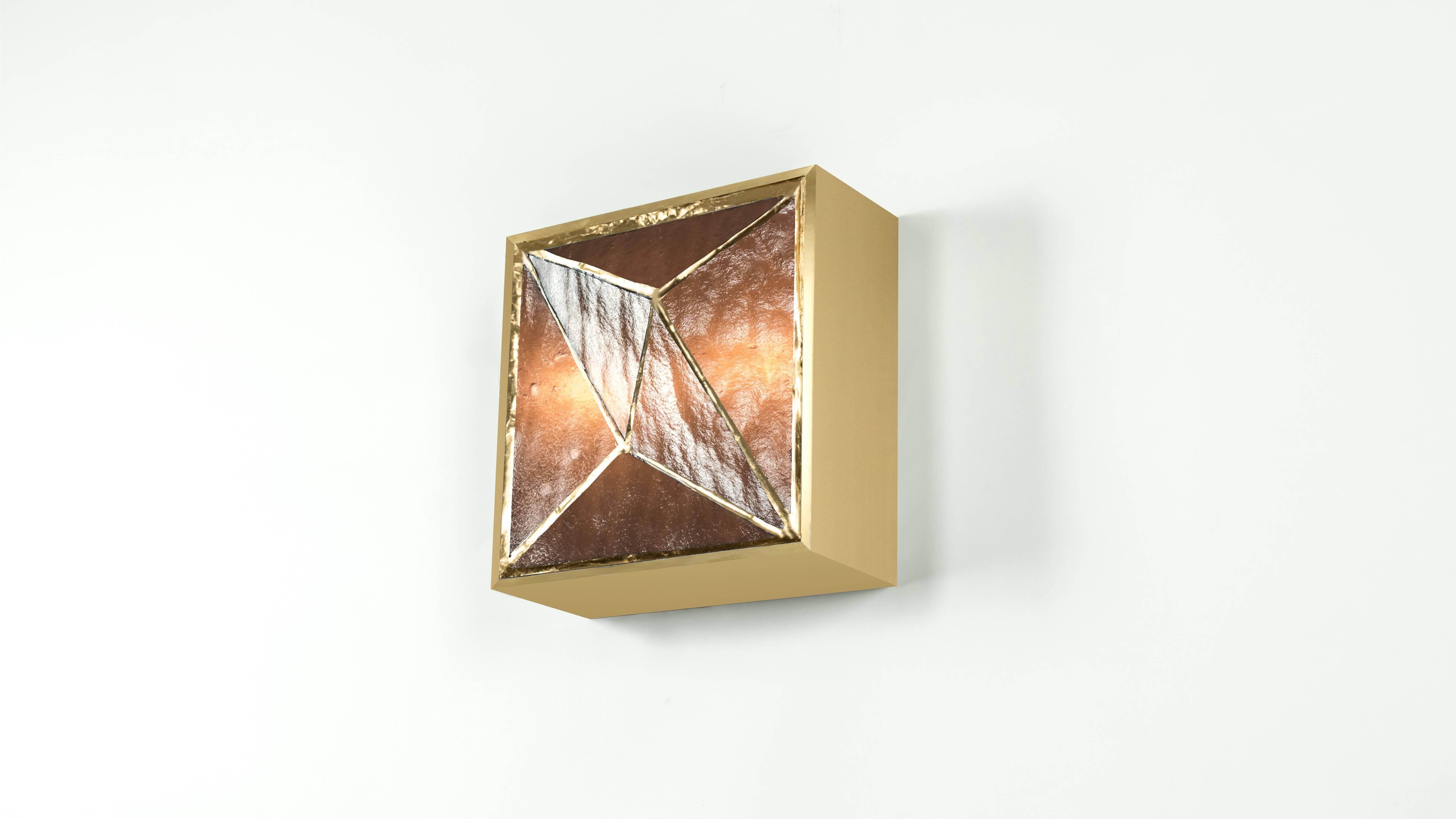 Edelstein Gem_Gold V.3, Zeitgenössischer Wandleuchter aus Glas und Messing von Kalin Asenov (21. Jahrhundert und zeitgenössisch) im Angebot