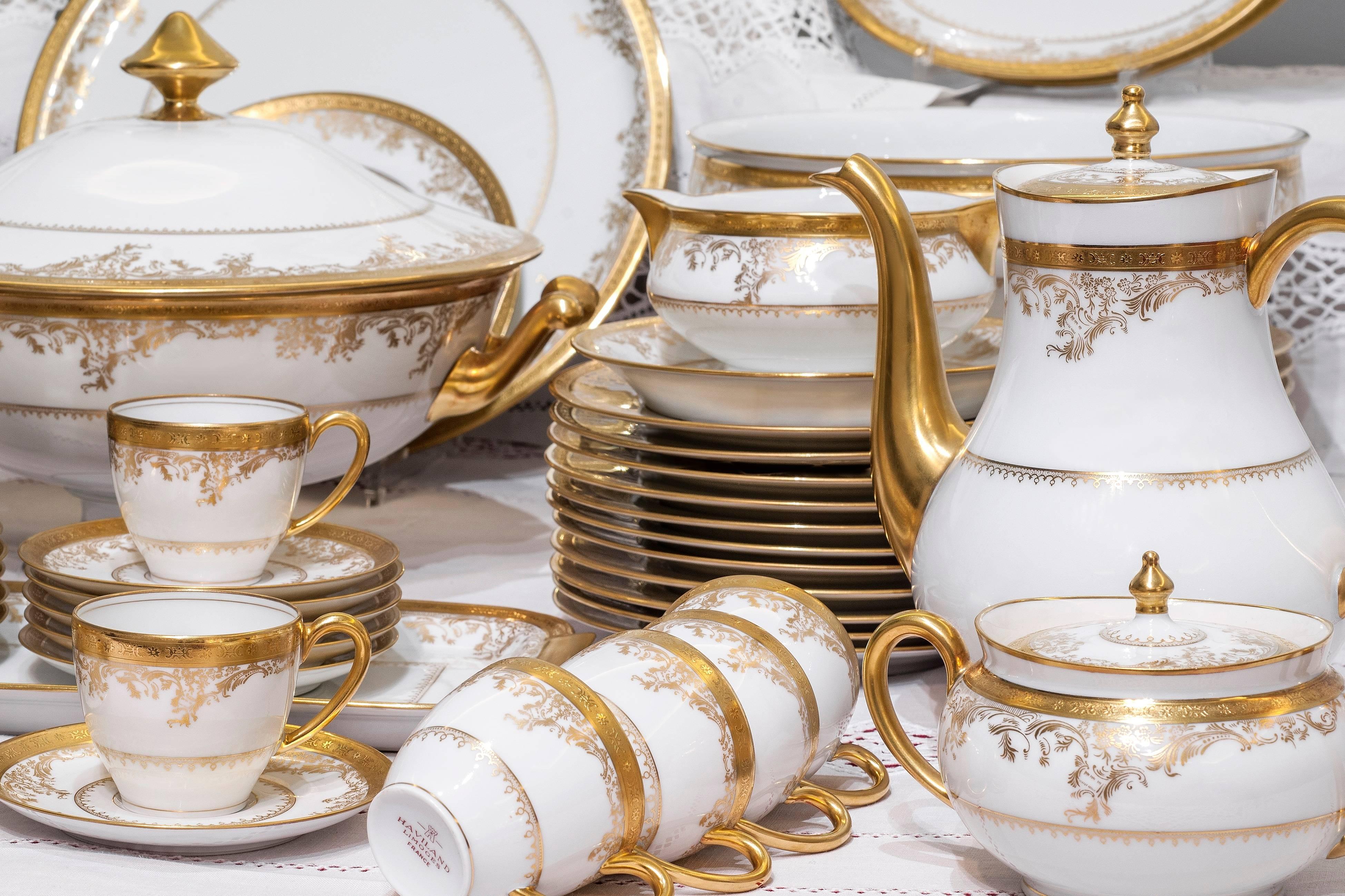 A very elegant 86 pieces French Limoges table service completed with its coffee service in top conditions for 12 people with additional pieces.
White brilliant porcelain and decorated with fine gold. 

24 plates 
12 soup plates
12 dessert