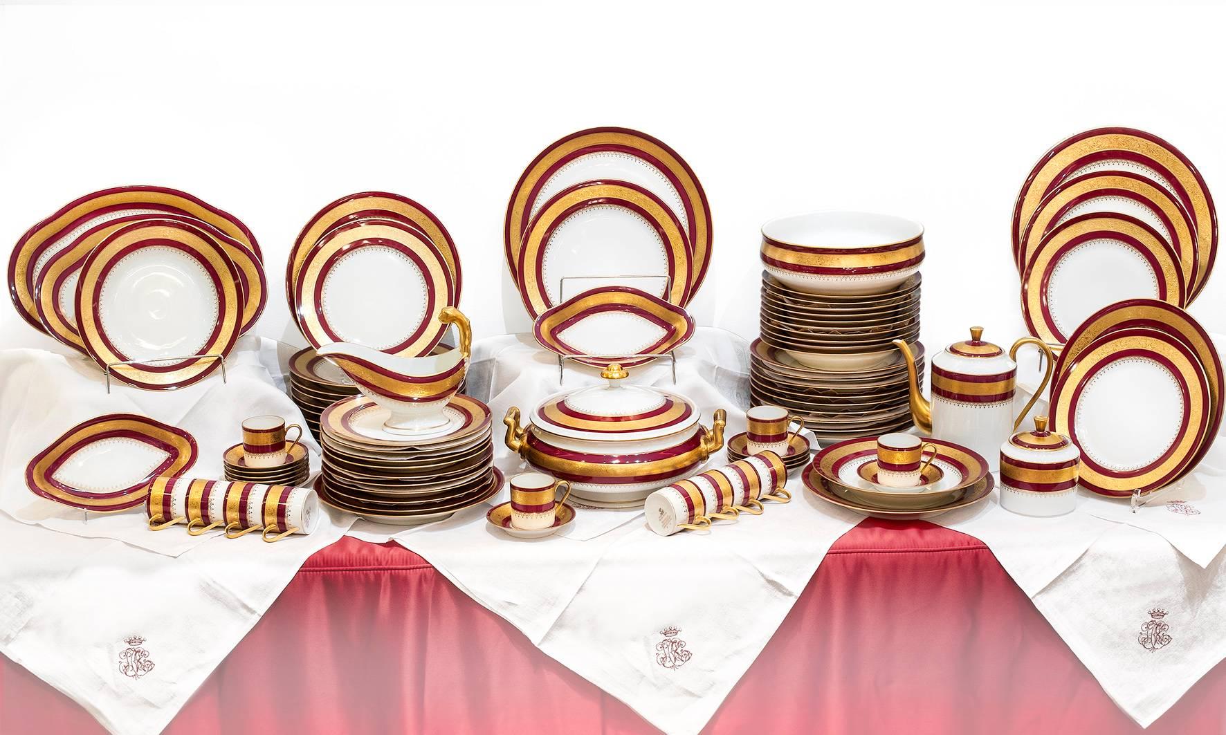 French Limoges Chastagner Table Service, circa 1950 In Excellent Condition For Sale In Madrid, ES