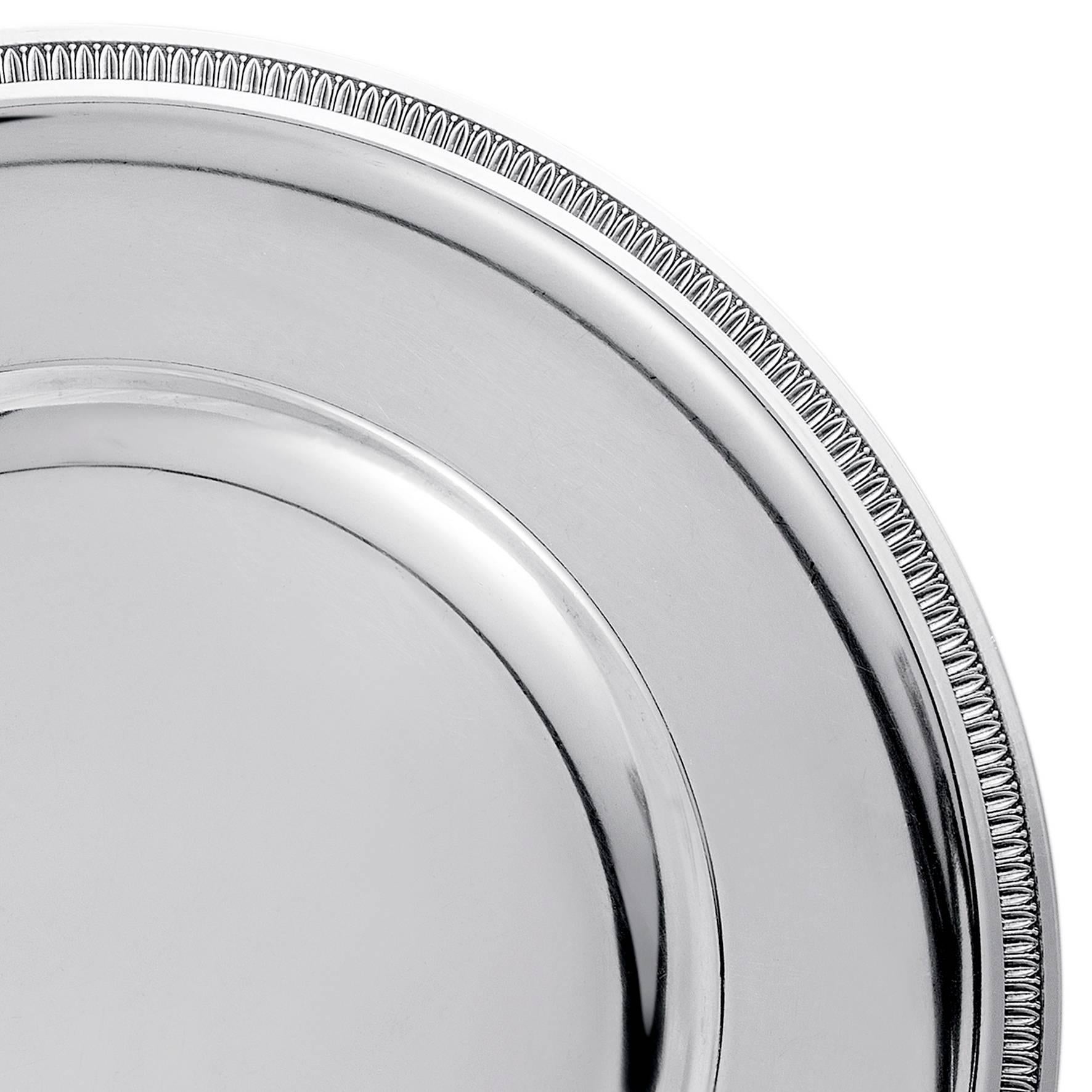 A very elegant 12 pieces Belgium silver plated dinner plates, in top conditions.