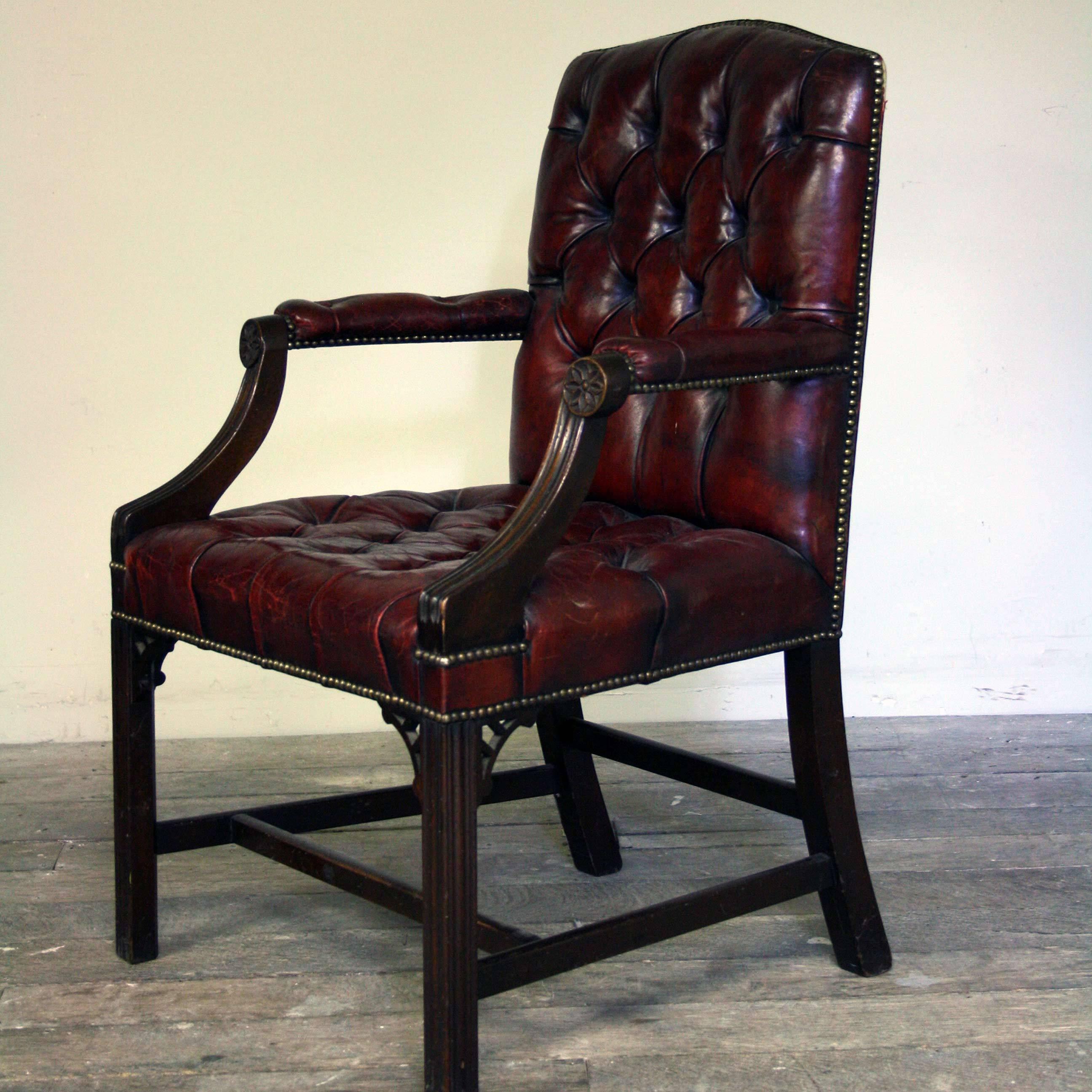 A lovely Gainsborough leather chair in original red leather, circa 1900-1910, in fantastic condition.