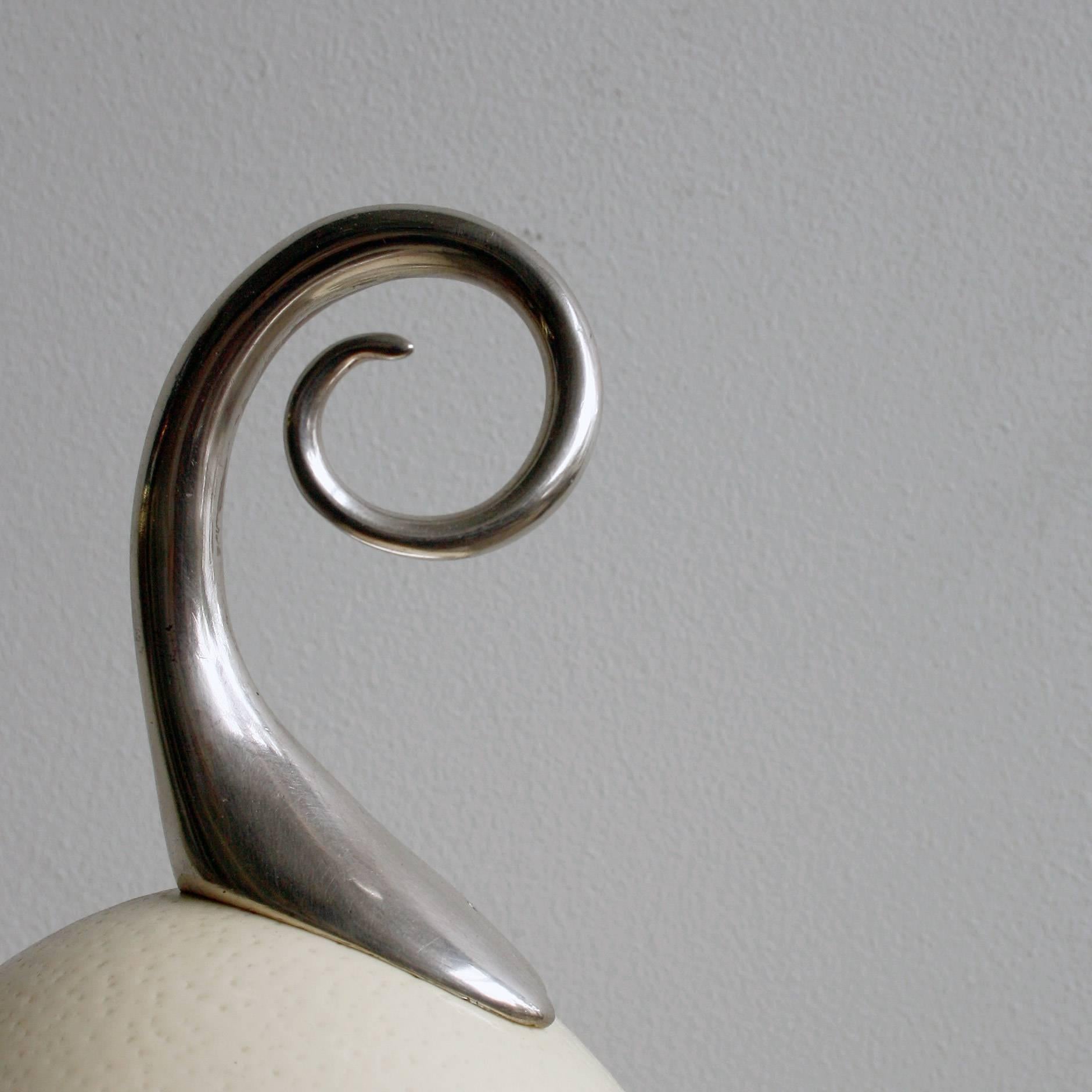 Argenté Sculpture d'œuf d'autruche de Glyn Lockett en vente